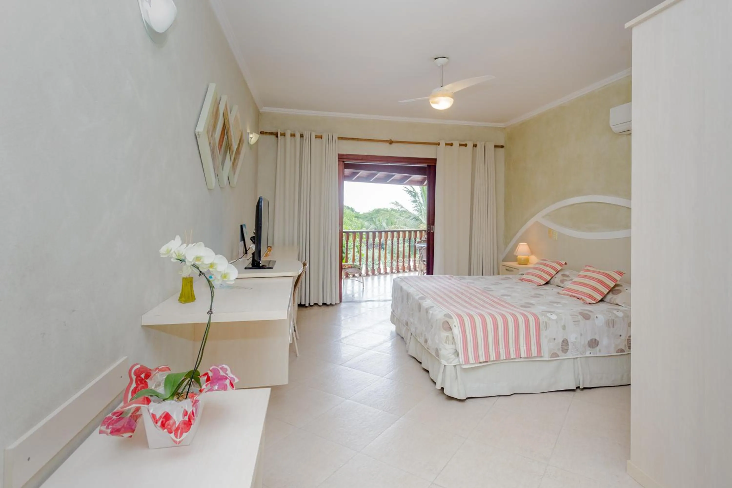 Bedroom, Bed in Beach Hotel Cambury