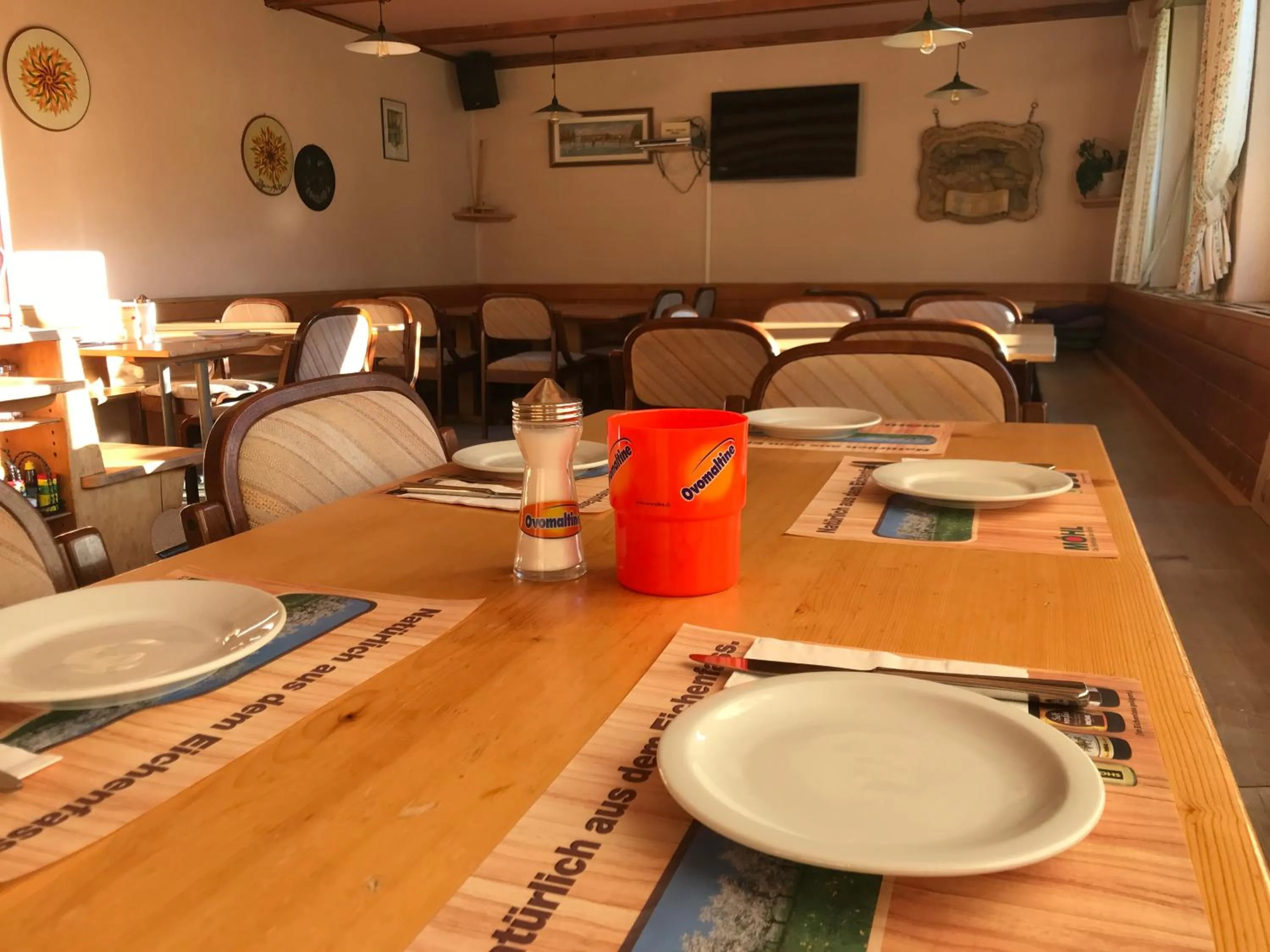 Communal lounge/ TV room in Chesa Selfranga