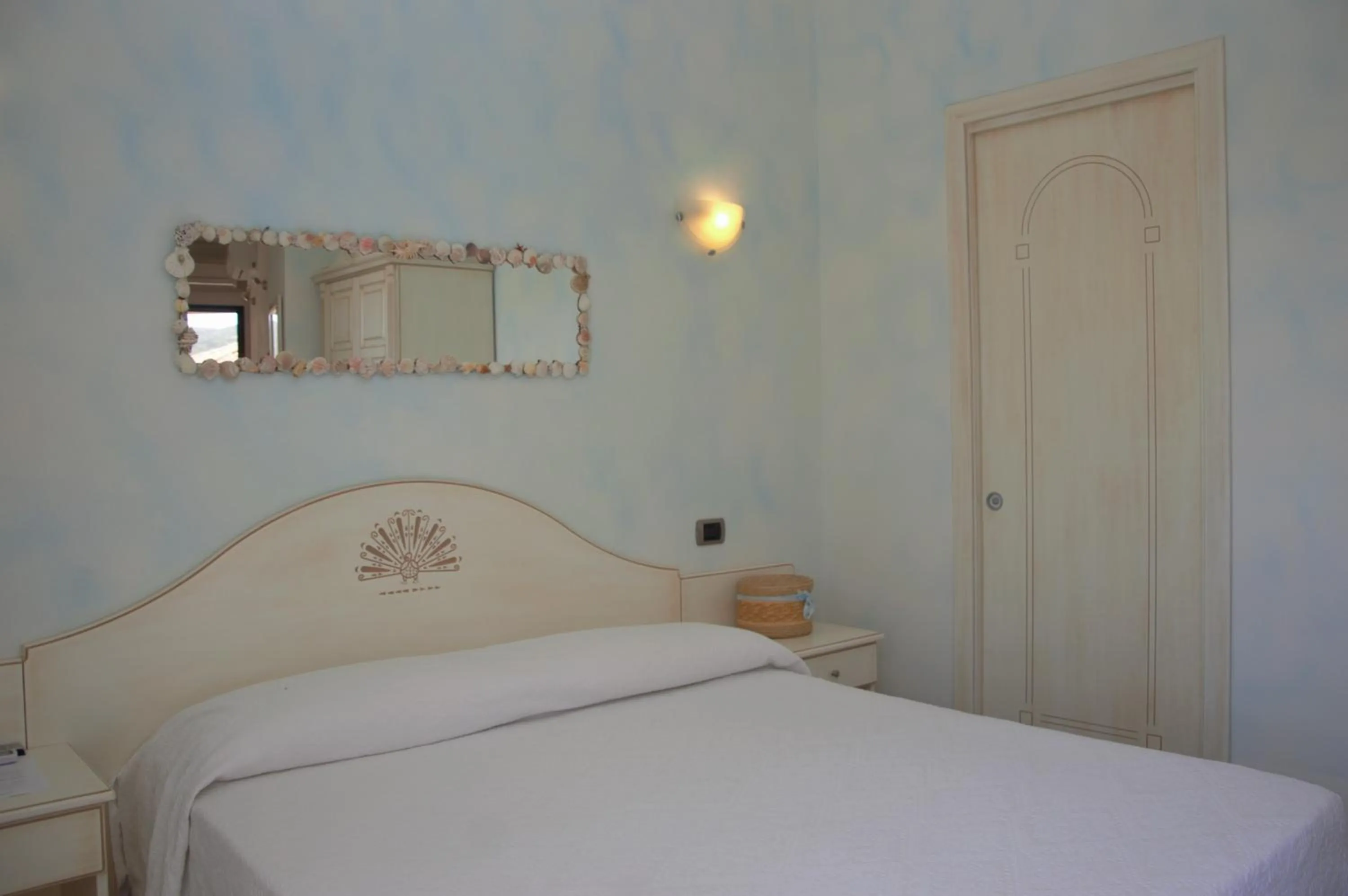 Photo of the whole room, Bed in Hotel Sa Cralla Villasimius