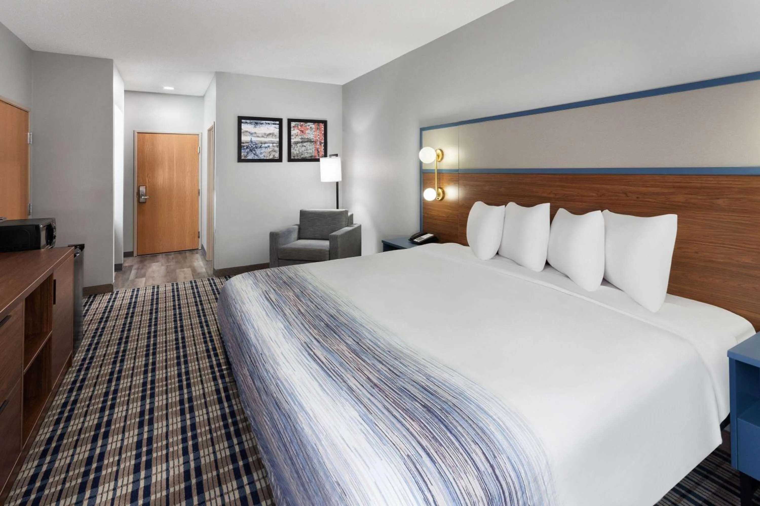 Photo of the whole room, Bed in AmericInn by Wyndham Eagle River Downtown