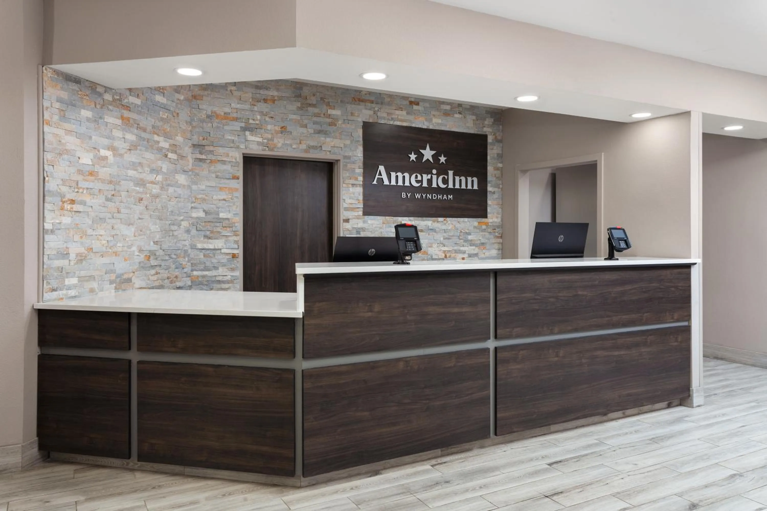 Lobby or reception in AmericInn by Wyndham Eagle River Downtown