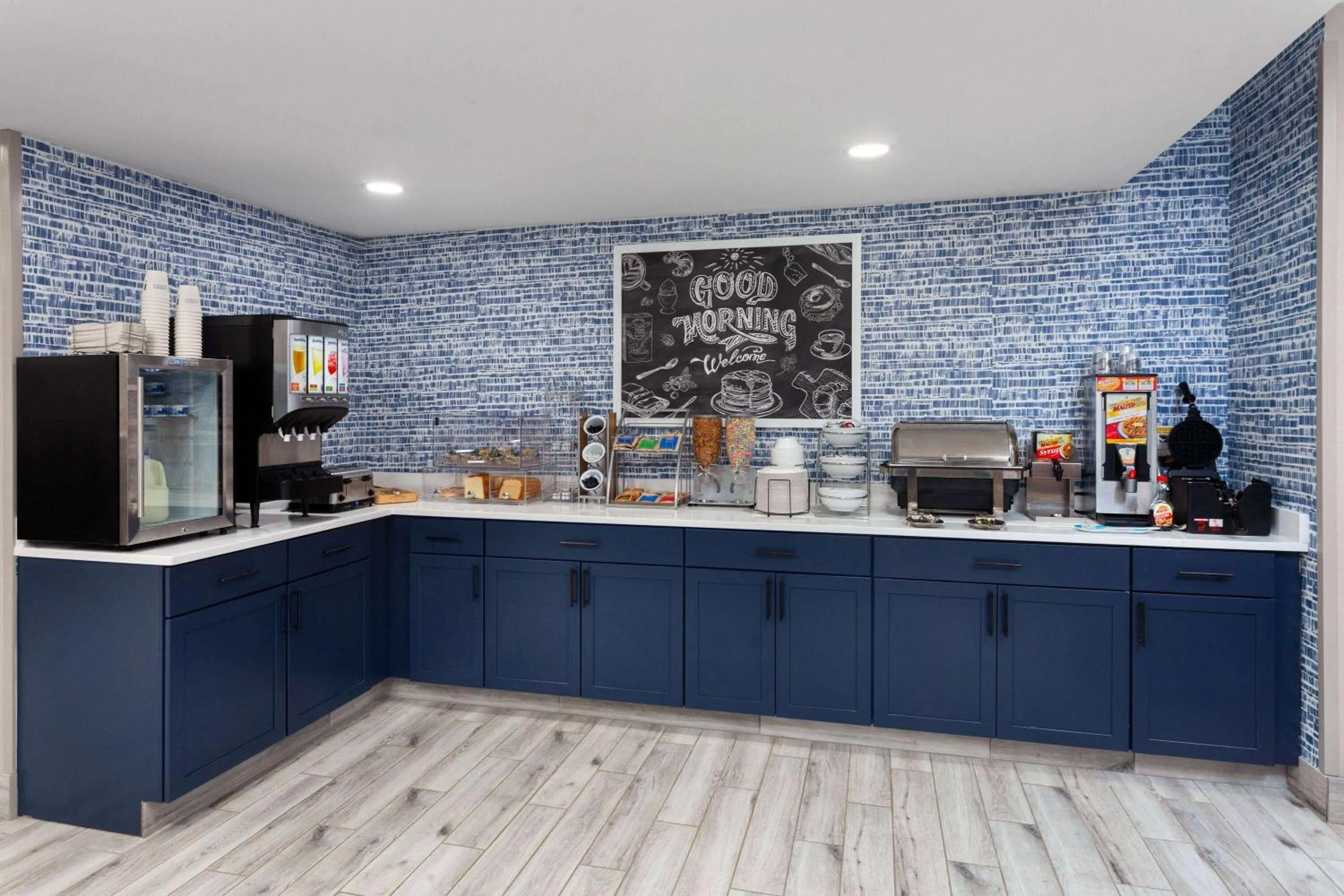 Breakfast in AmericInn by Wyndham Eagle River Downtown