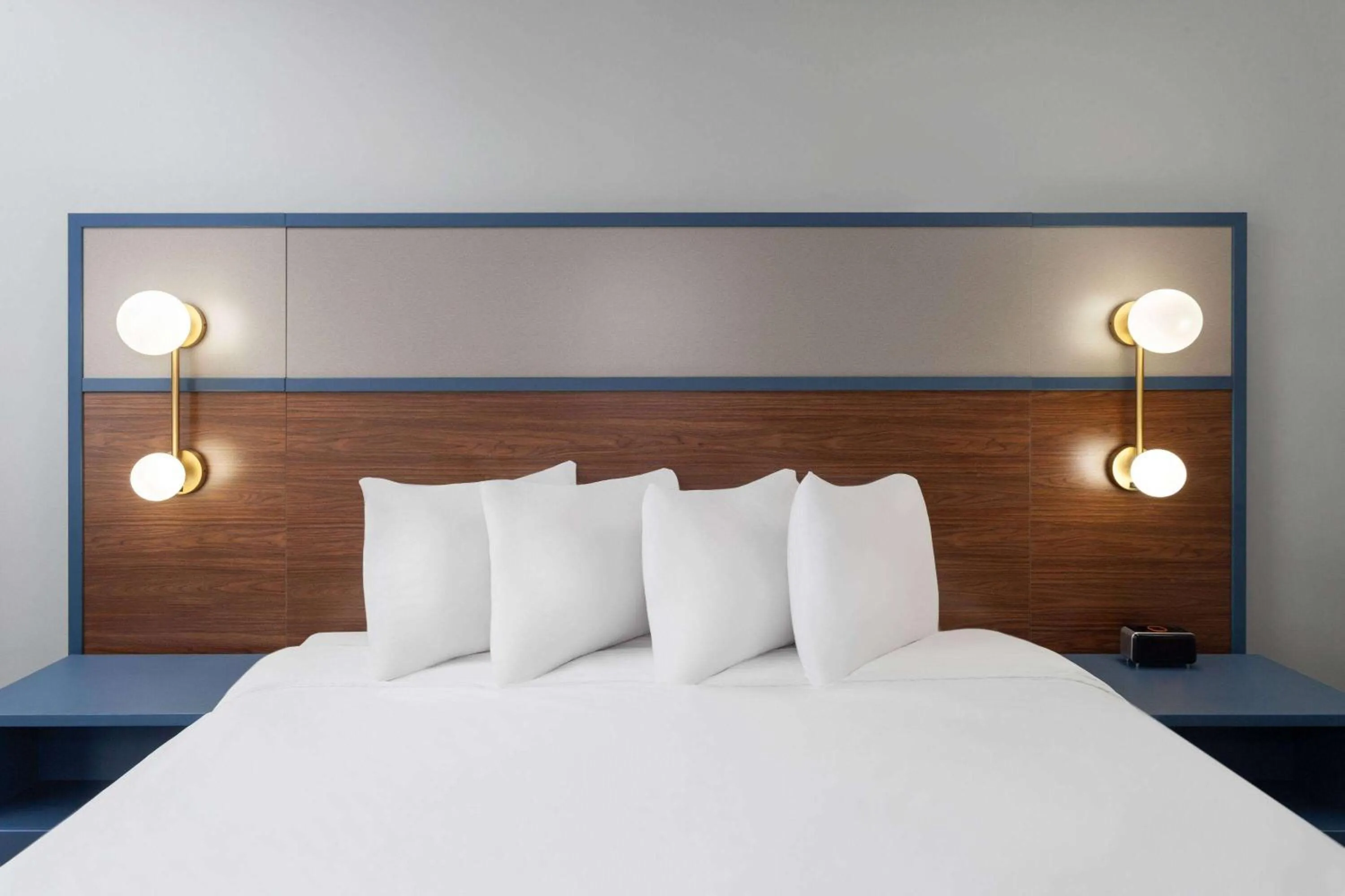 Photo of the whole room, Bed in AmericInn by Wyndham Eagle River Downtown