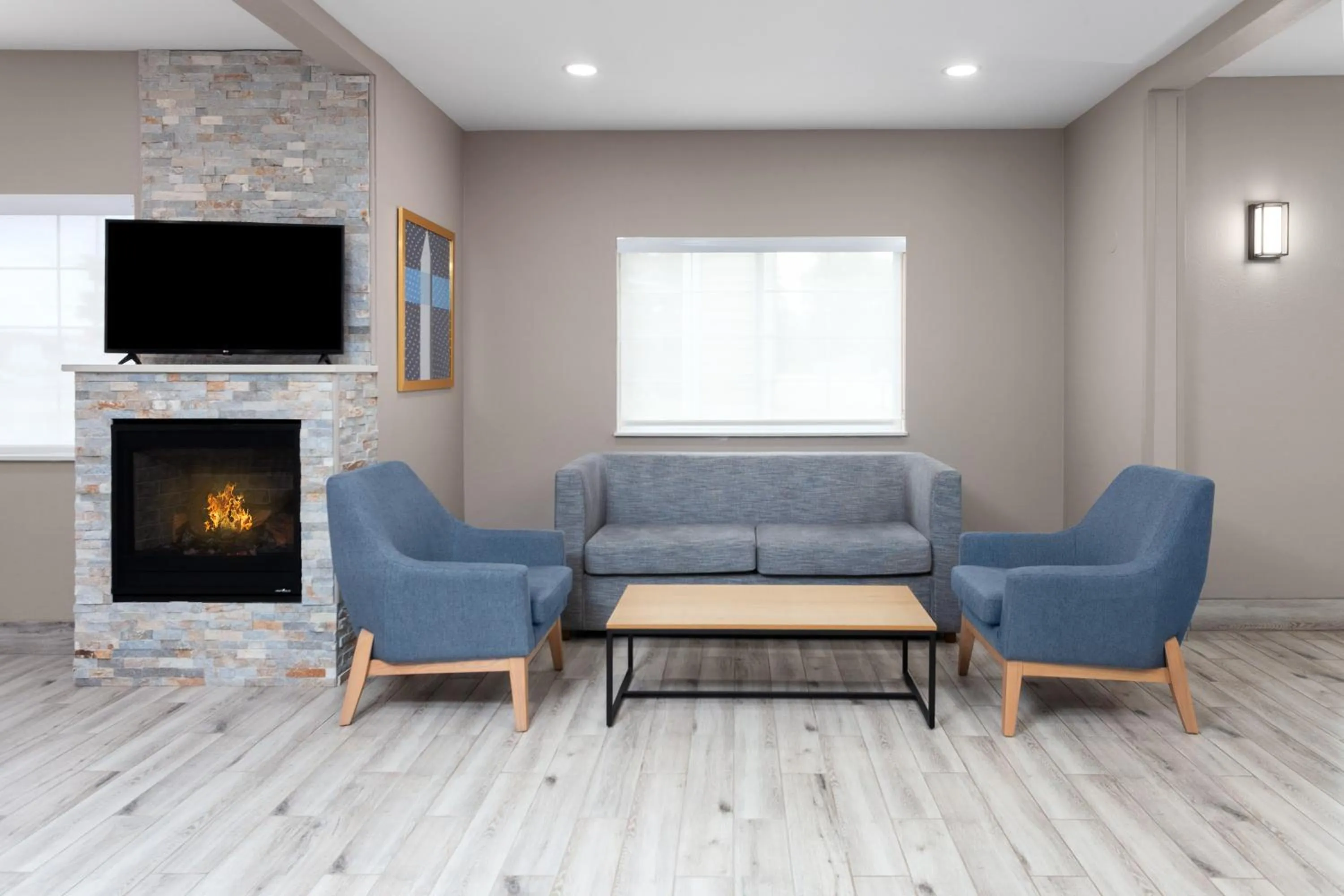 Lobby or reception in AmericInn by Wyndham Eagle River Downtown