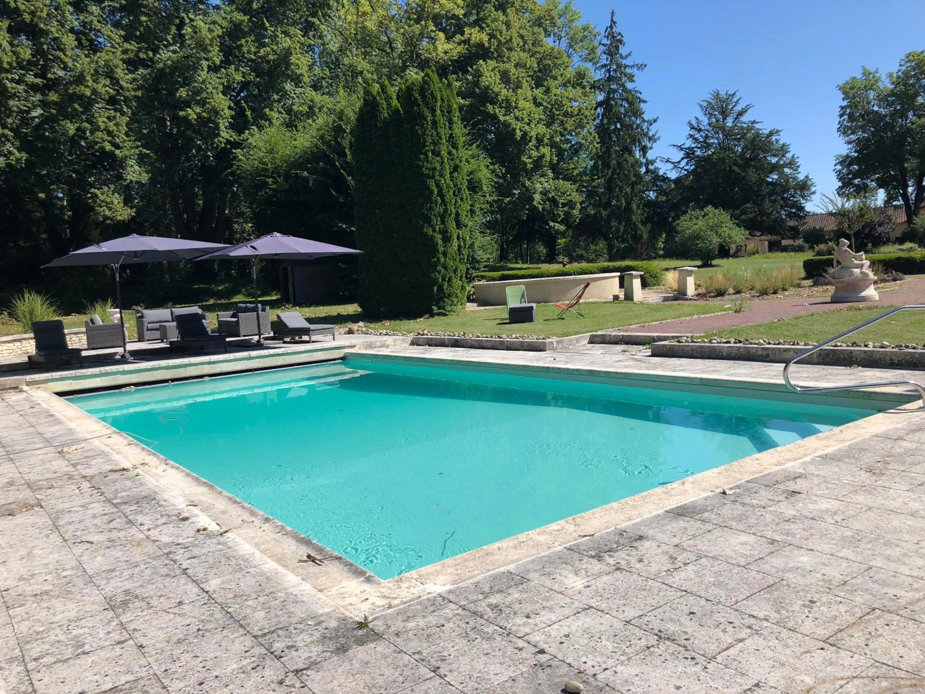 Swimming pool in Château de la gauderie
