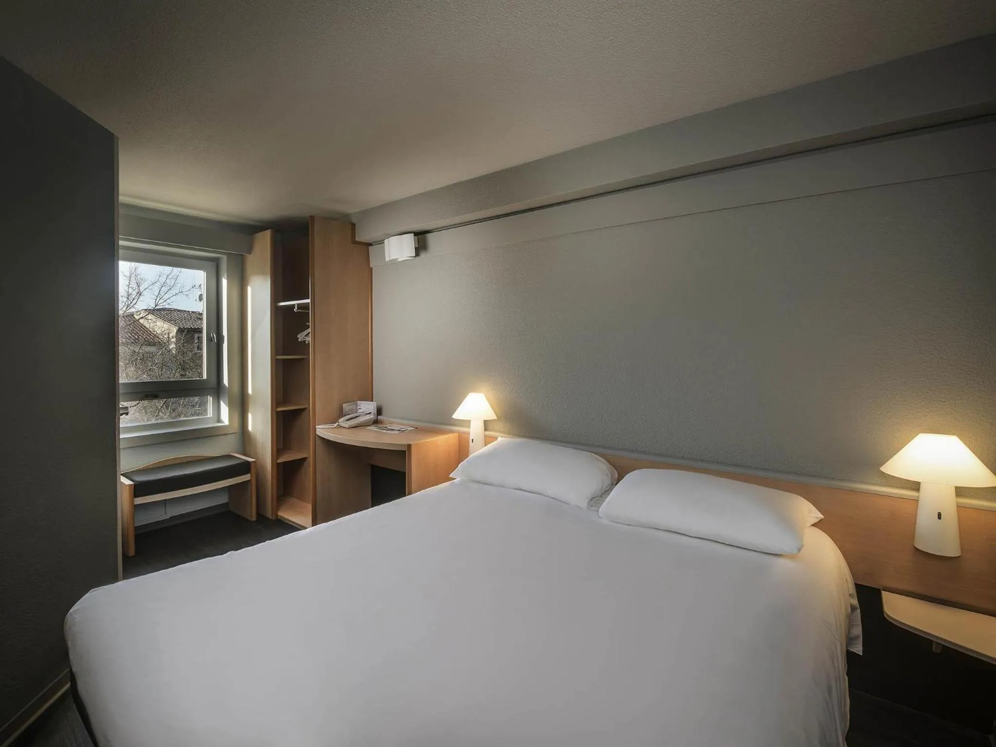 Bedroom, Bed in ibis Carcassonne Centre - La Cité