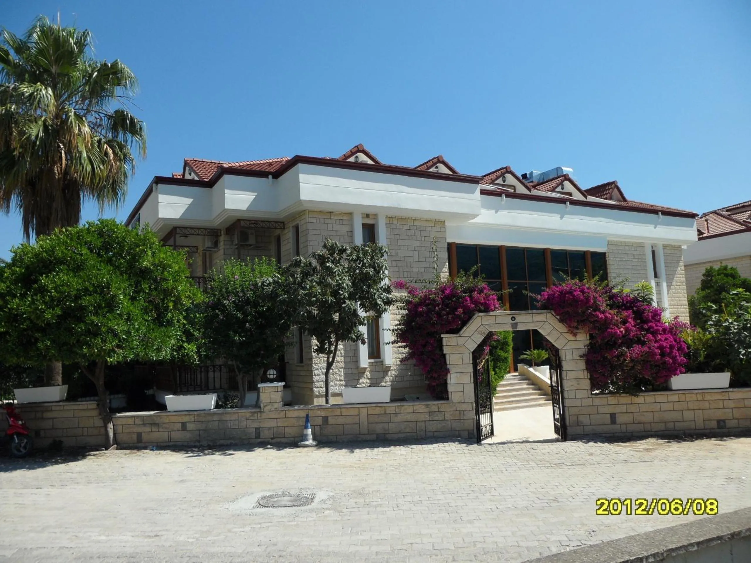 Facade/entrance in Felice Hotel