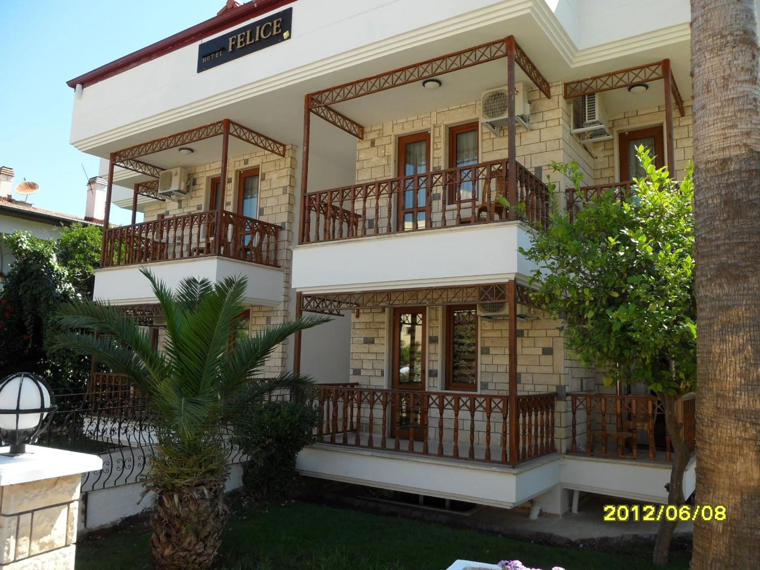 Facade/entrance in Felice Hotel