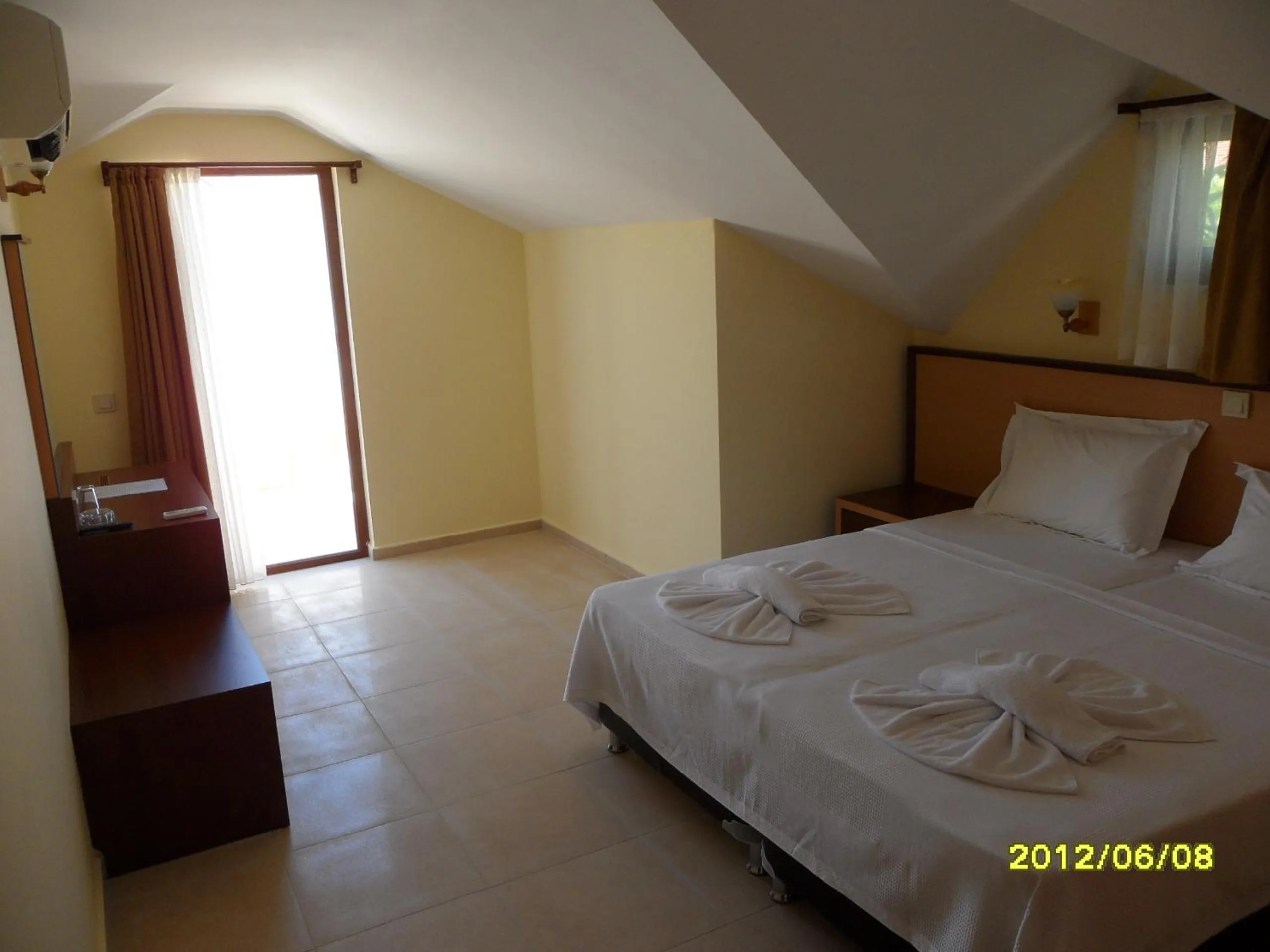 Photo of the whole room, Bed in Felice Hotel