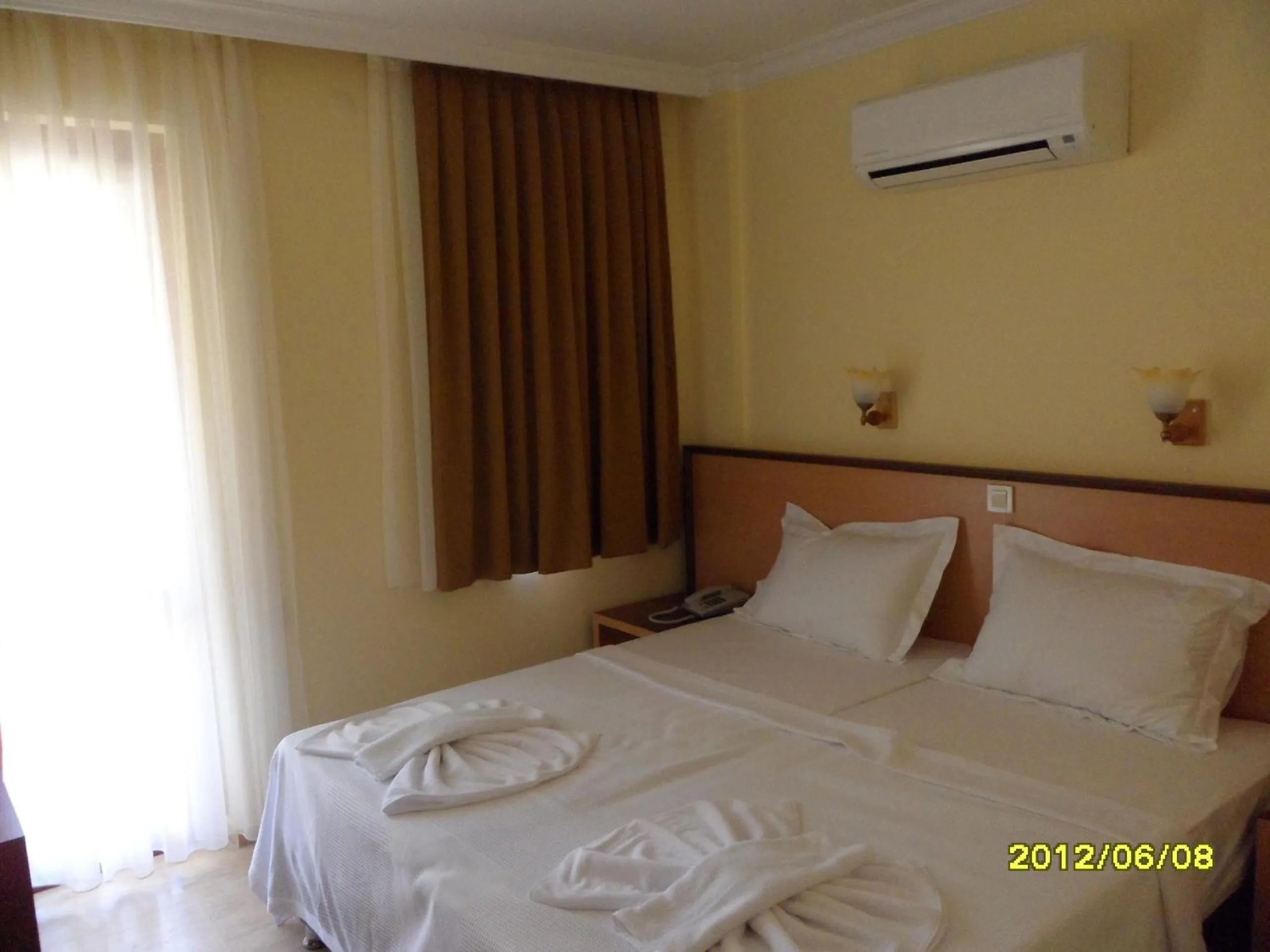 Photo of the whole room, Bed in Felice Hotel