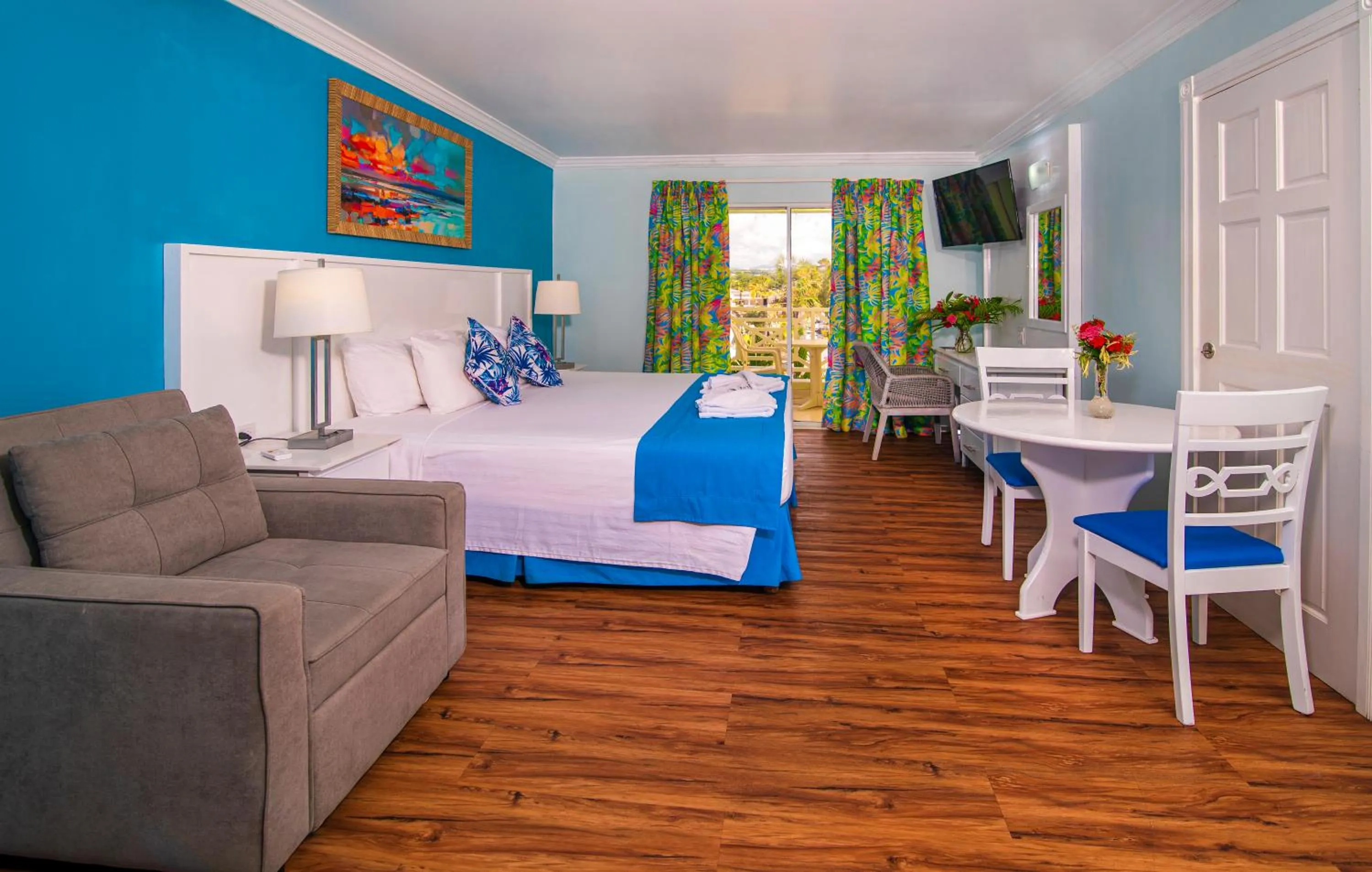 Bedroom, Bed in Dover Beach Hotel