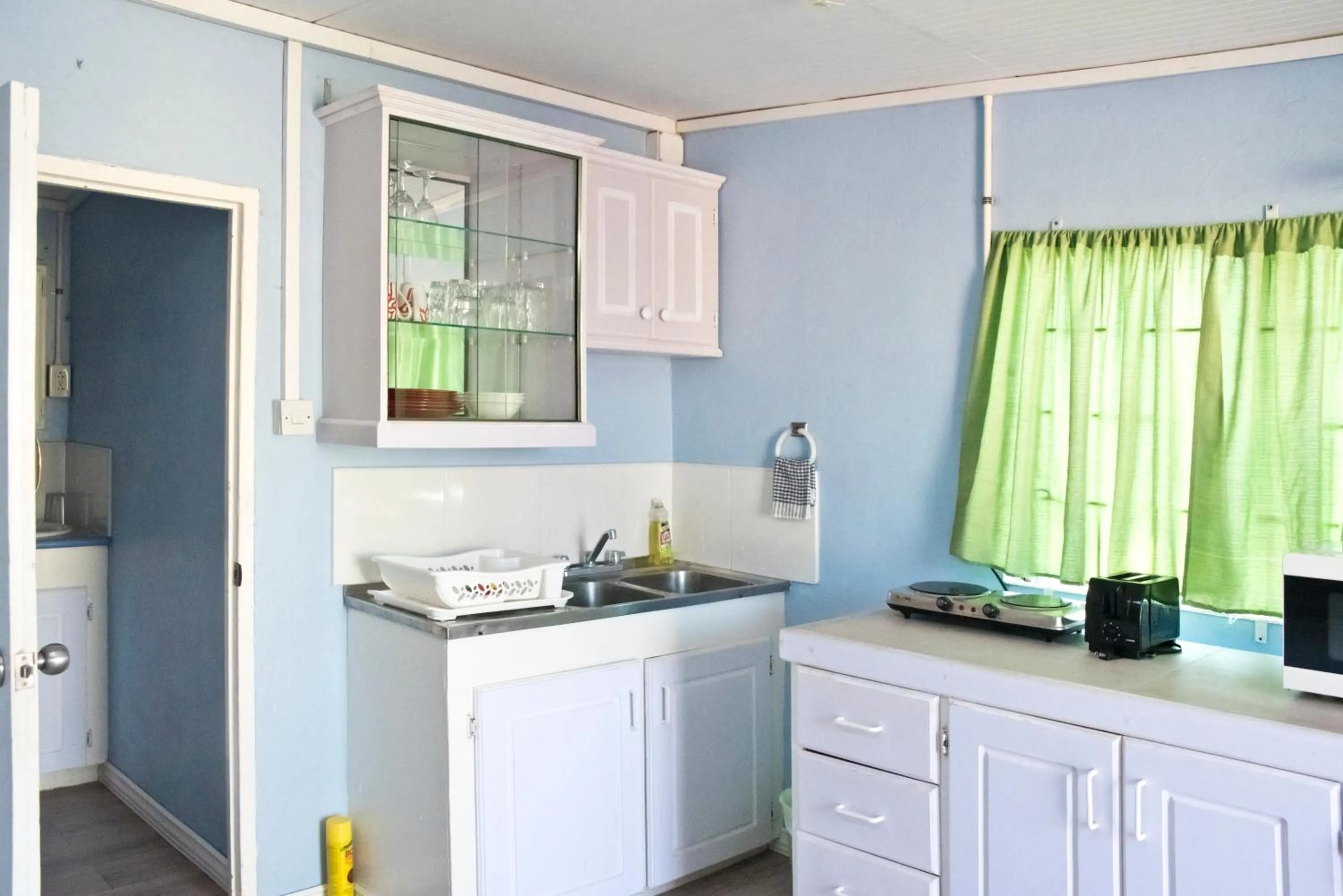 kitchen in Dover Beach Hotel