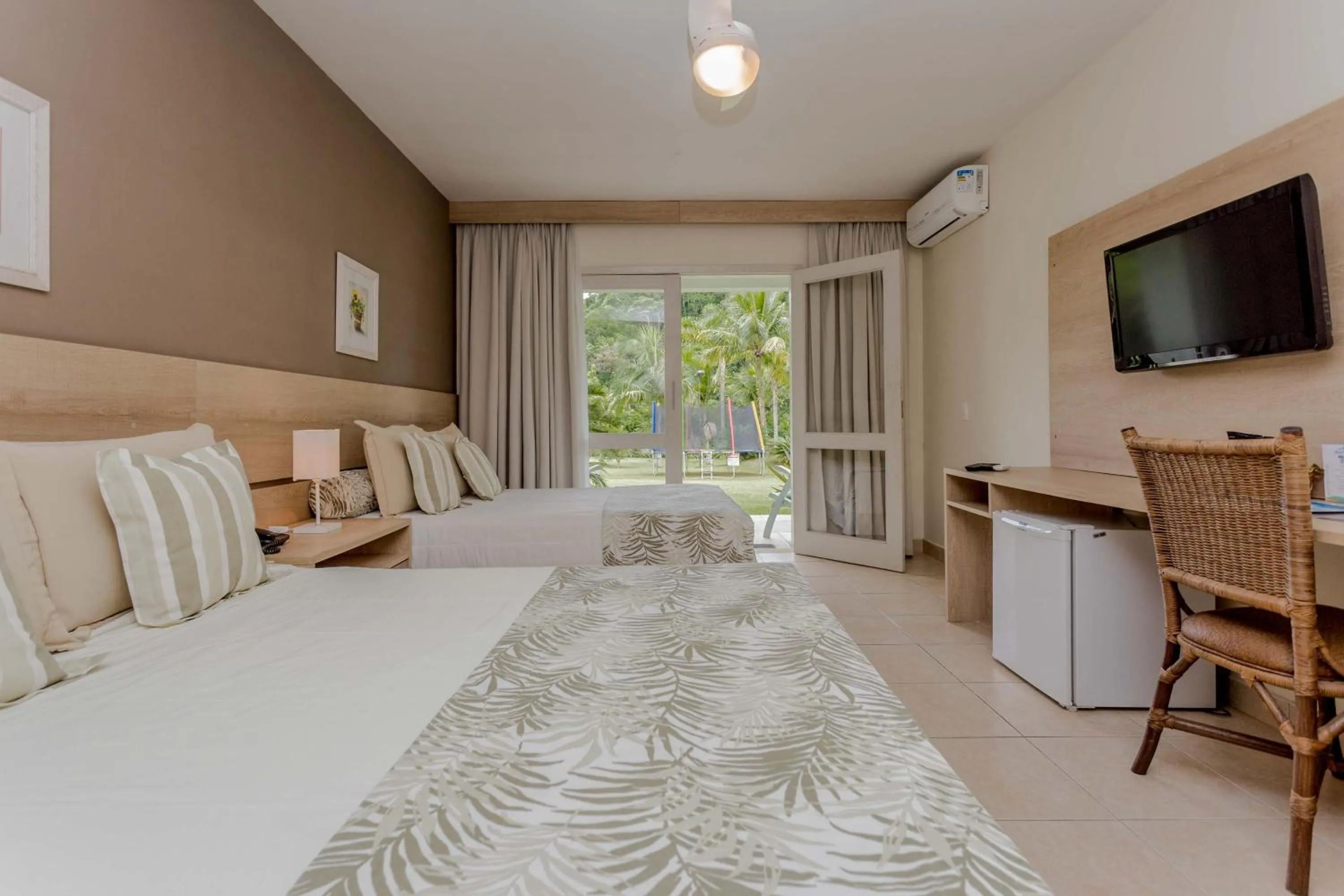 Bedroom, Bed in Beach Hotel Juquehy