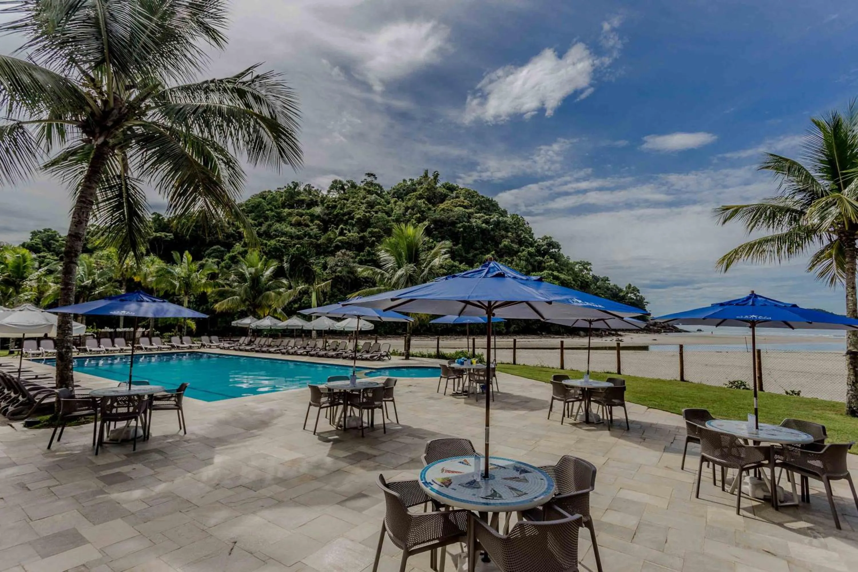 Swimming pool in Beach Hotel Juquehy