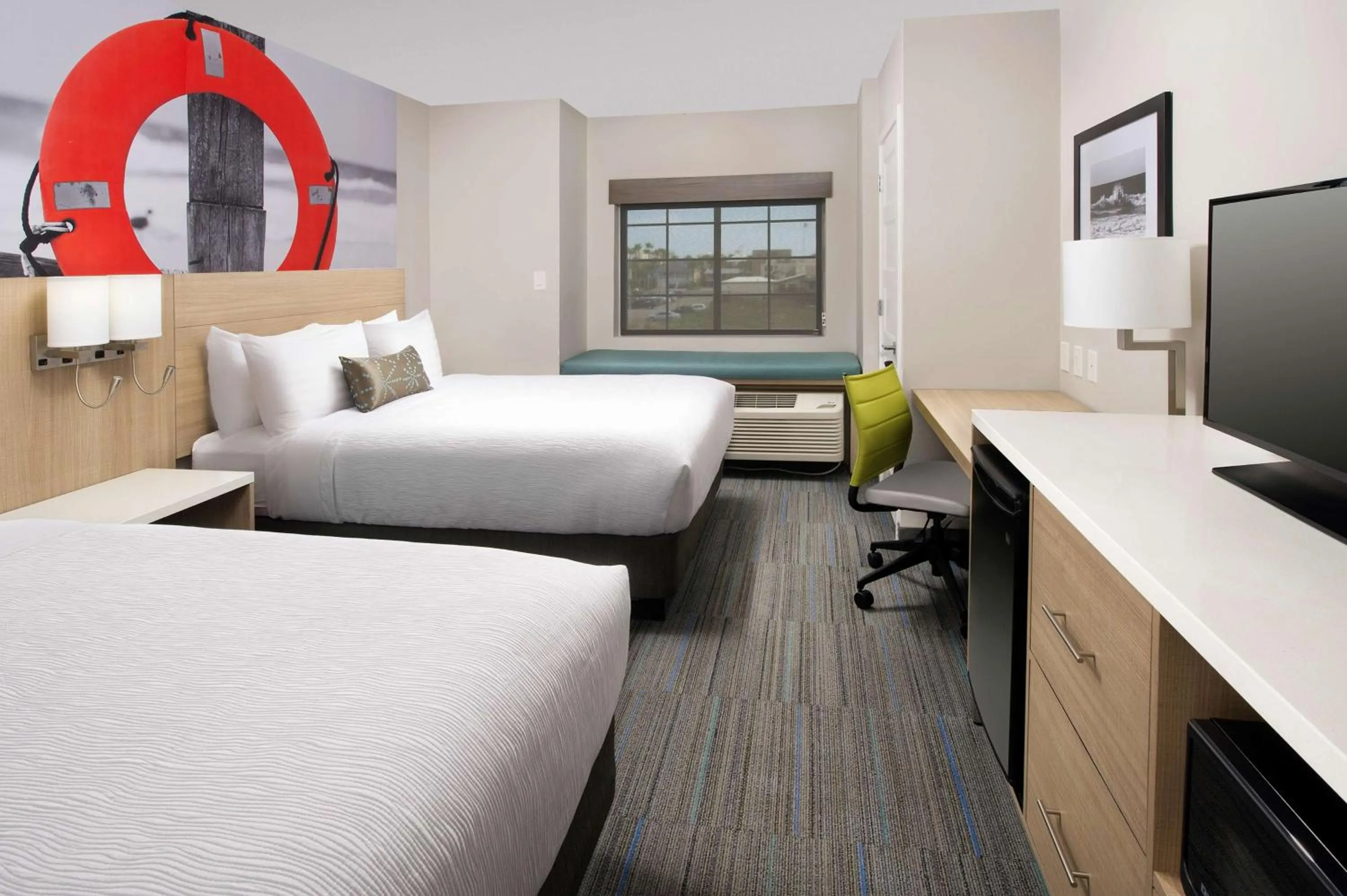 Photo of the whole room, Bed in Best Western Beachside Inn