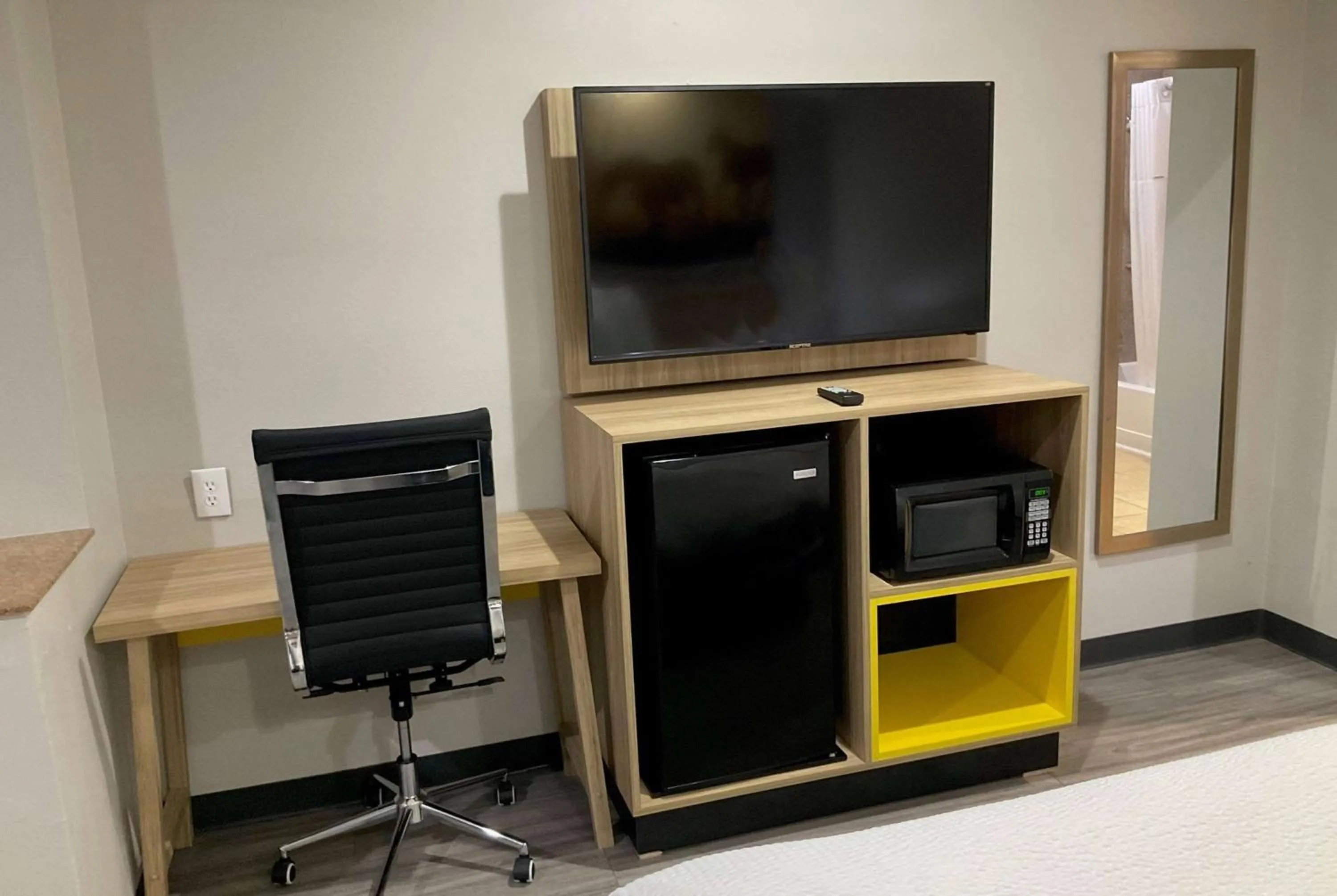 Photo of the whole room in Days Inn by Wyndham Humble/Houston Intercontinental Airport