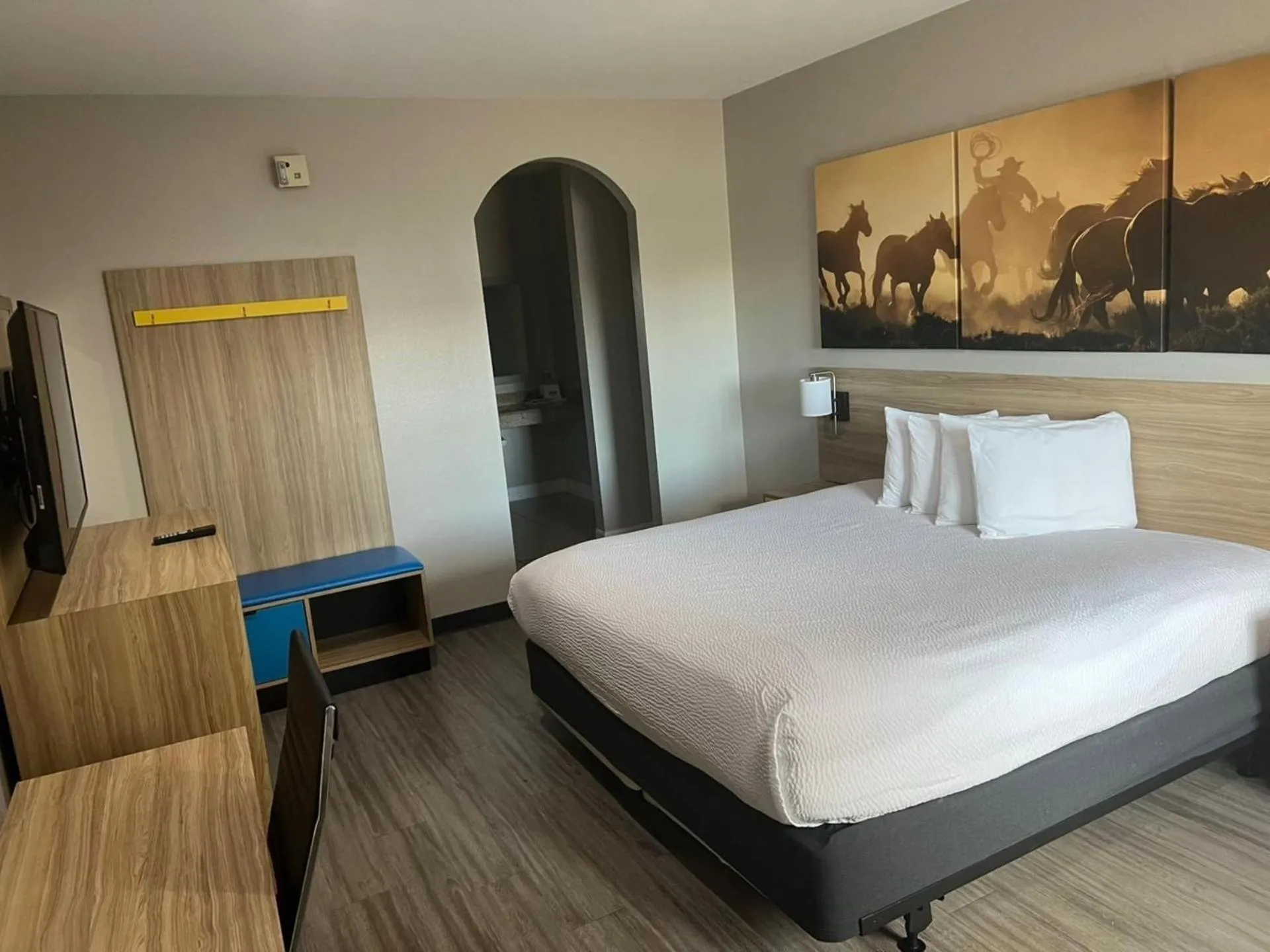 Bedroom, Bed in Days Inn by Wyndham Humble/Houston Intercontinental Airport