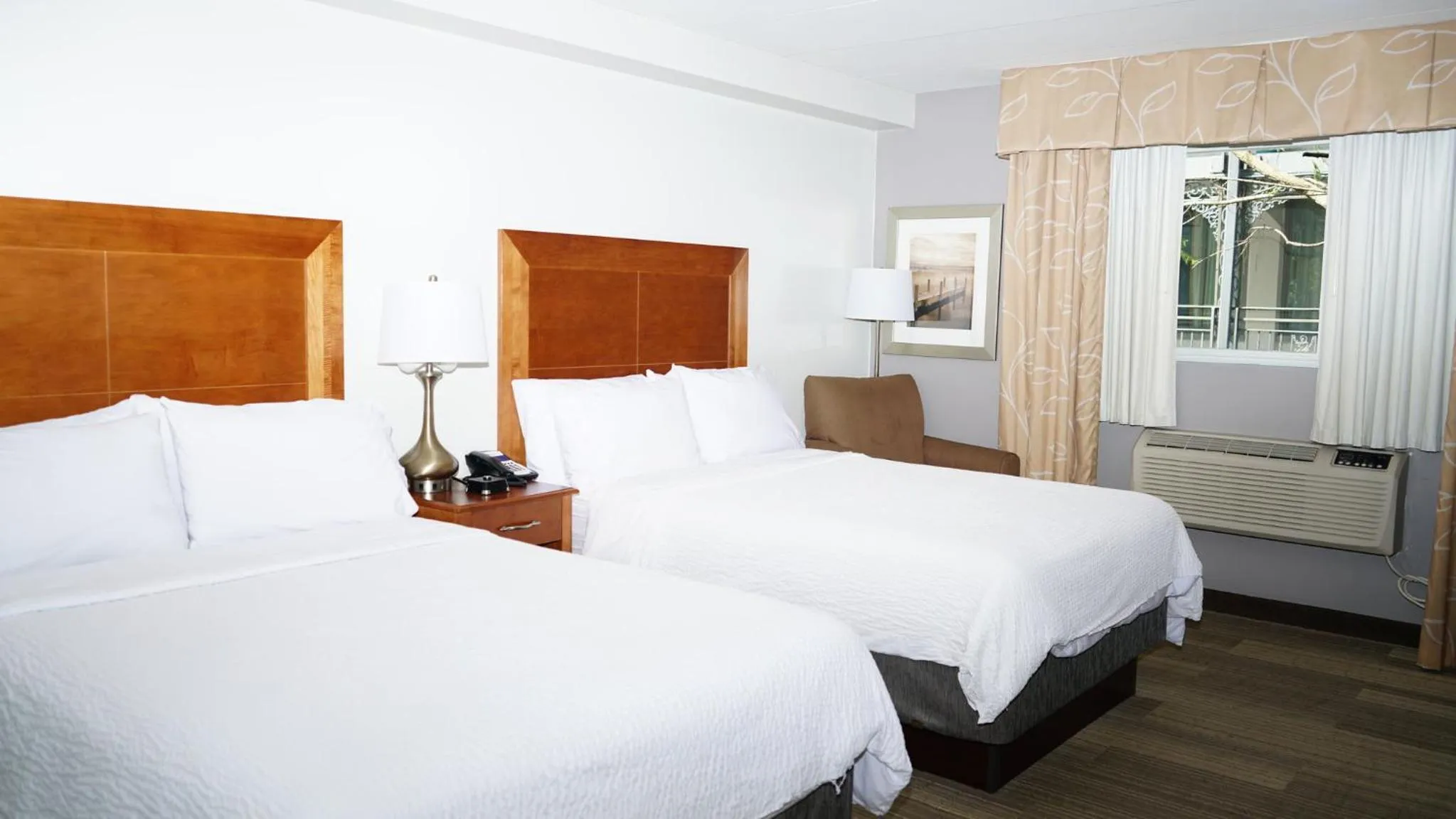 Photo of the whole room, Bed in Holiday Inn Express Philadelphia Airport by IHG