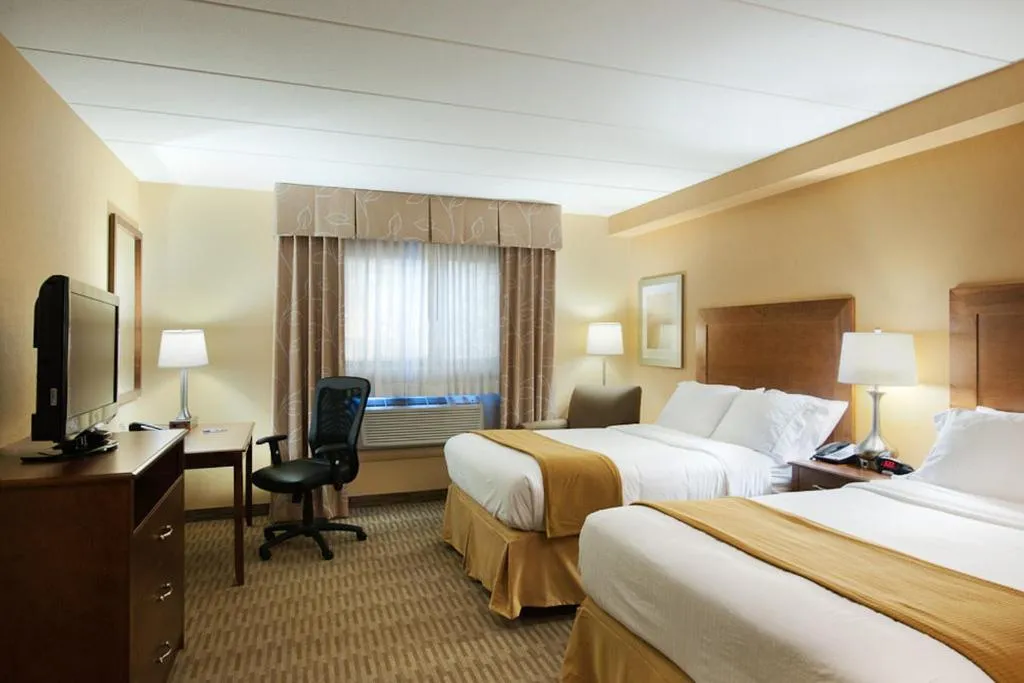 Photo of the whole room, Bed in Holiday Inn Express Philadelphia Airport by IHG