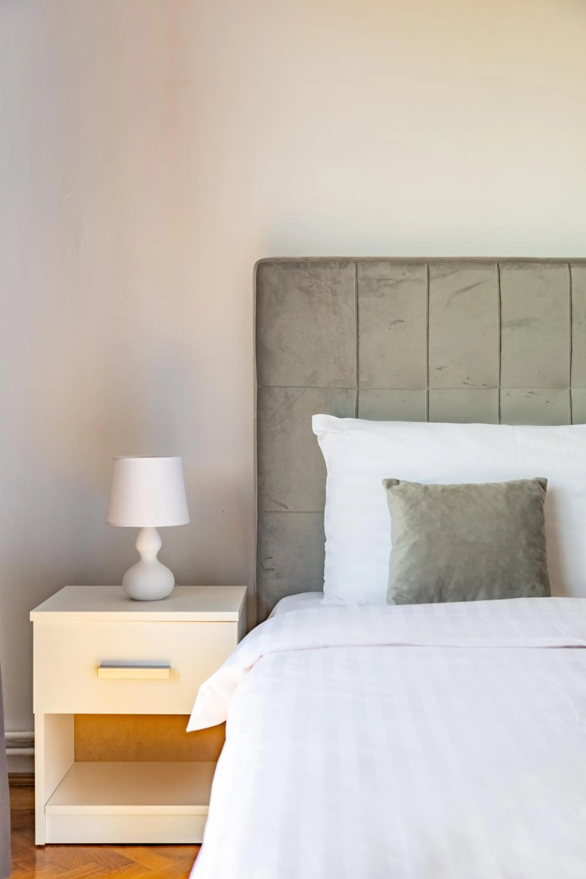Bed in Downtown Victoria Apartments By CityBookings