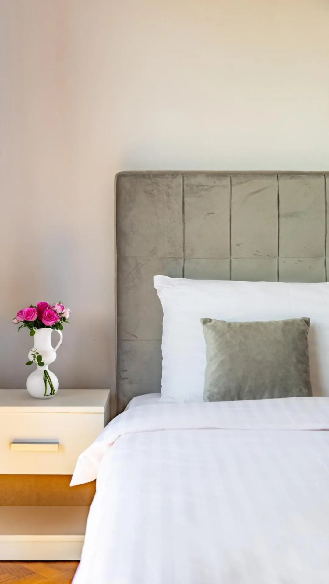 Bed in Downtown Victoria Apartments By CityBookings