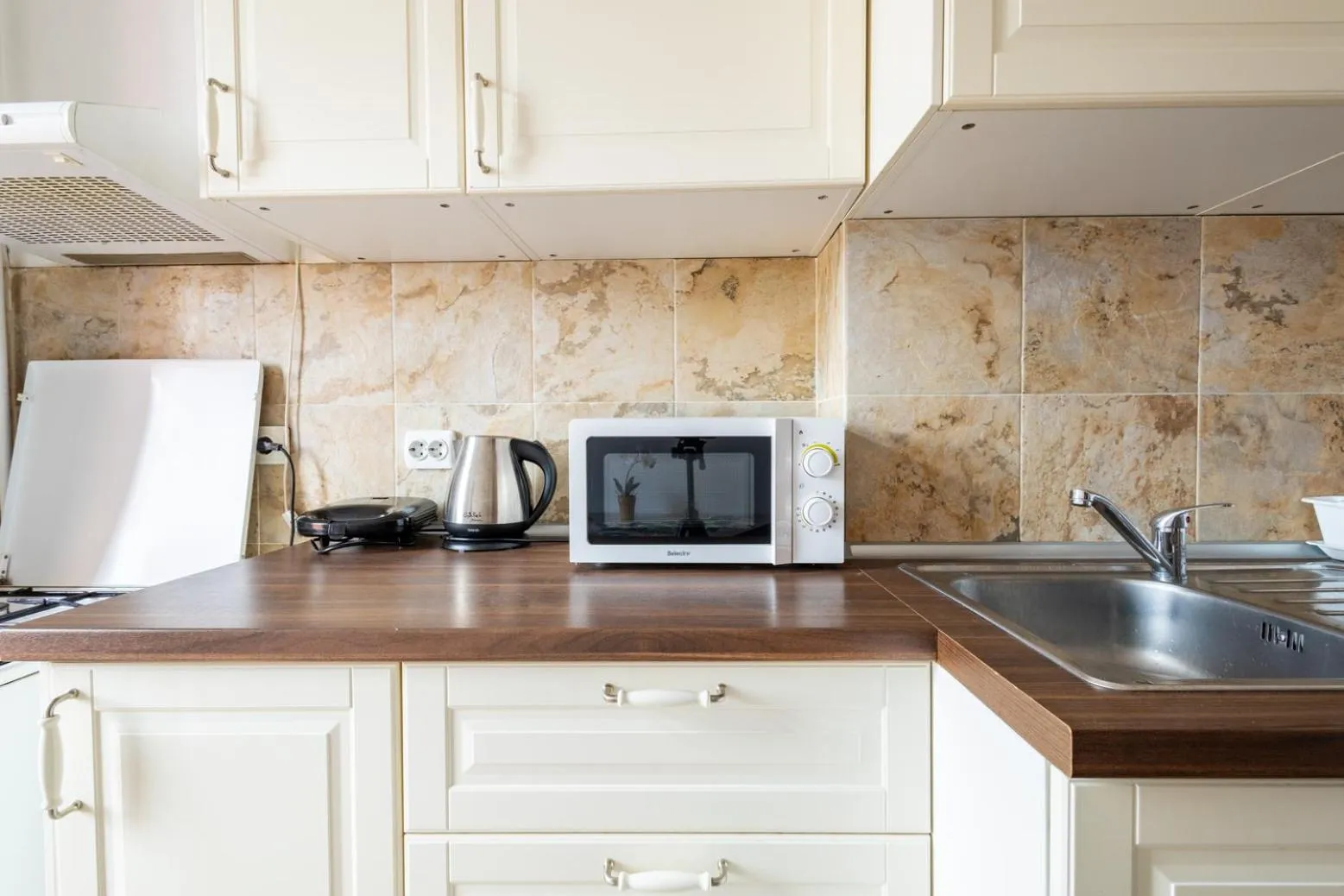 Downtown Victoria Apartments By CityBookings