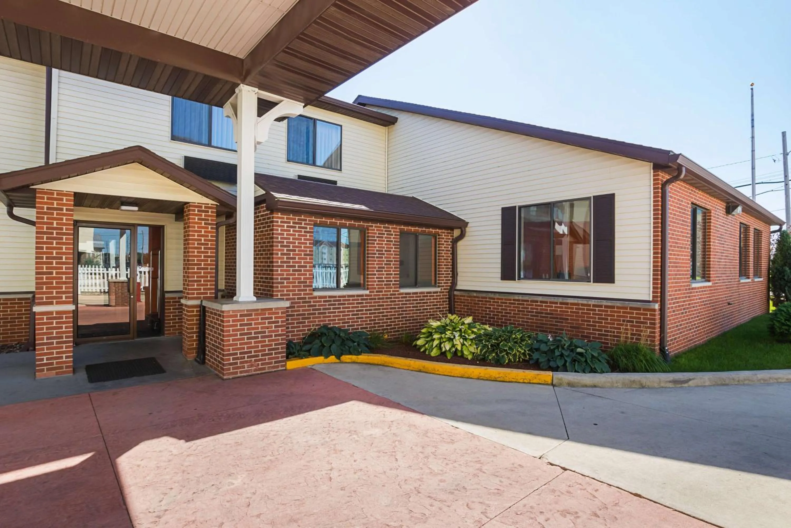 Property building in Motel 6-Waterloo, IA - Crossroads Mall - Cedar Falls