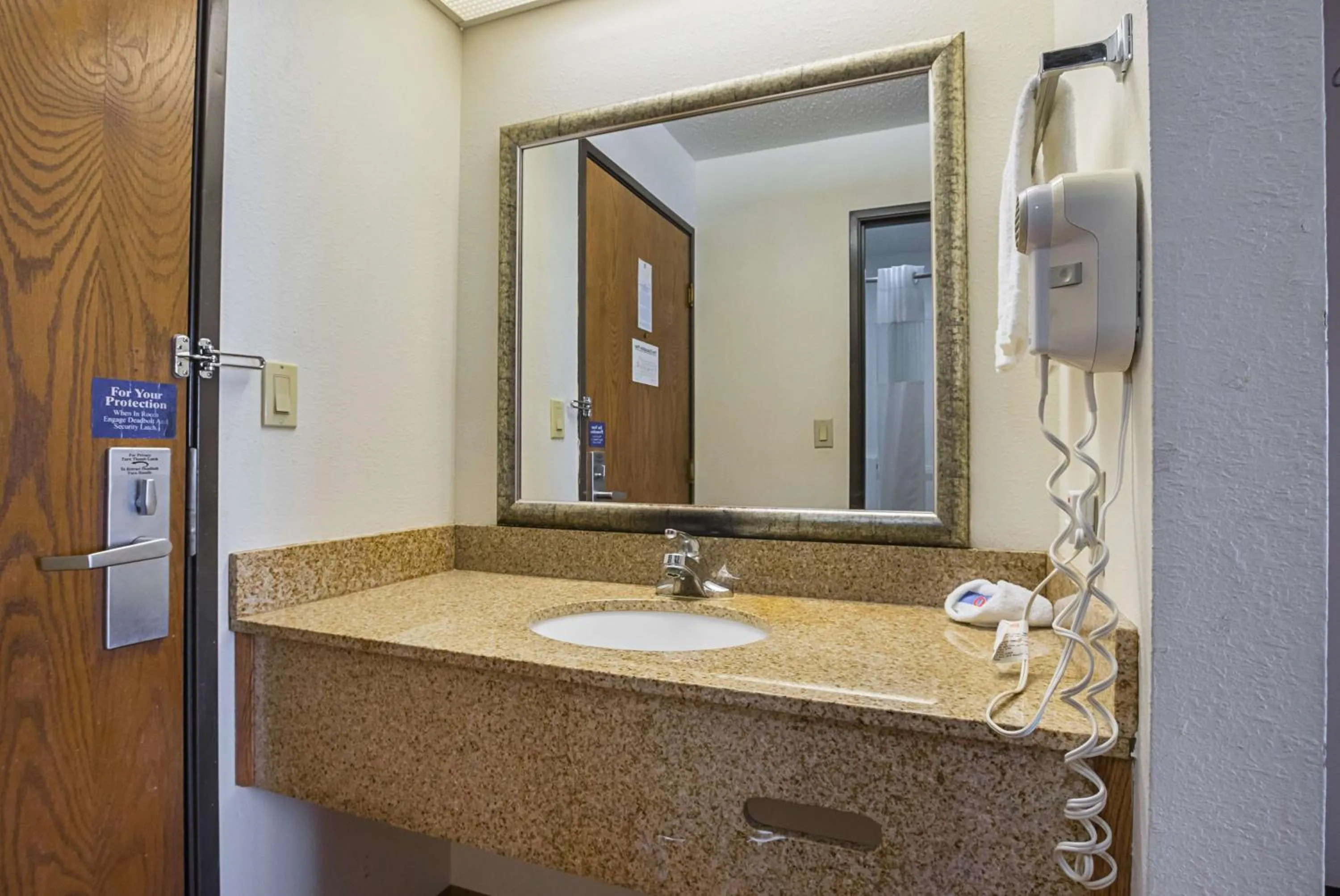 Bathroom in Motel 6-Waterloo, IA - Crossroads Mall - Cedar Falls