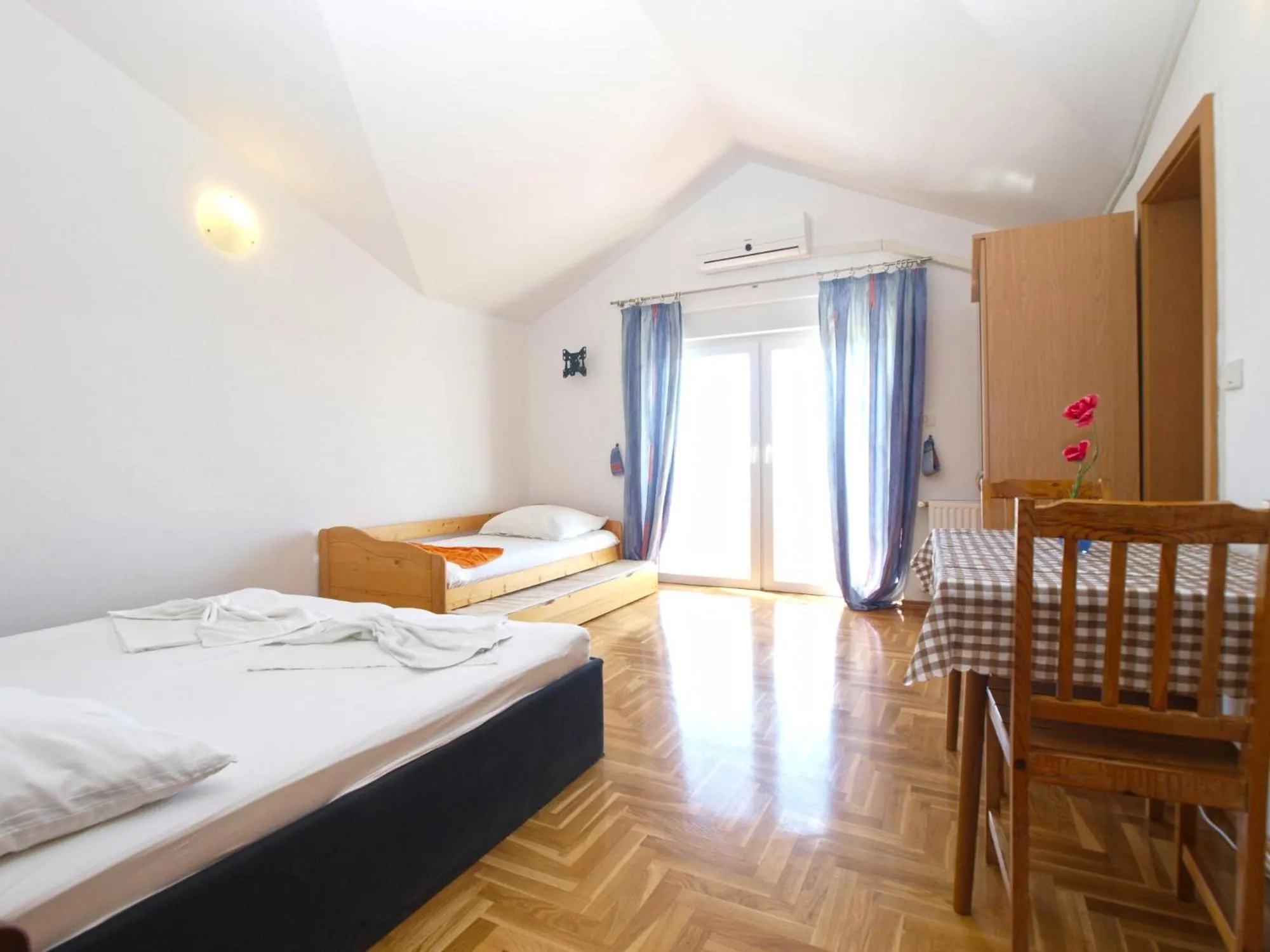 Bed in Apartments Anto 1598