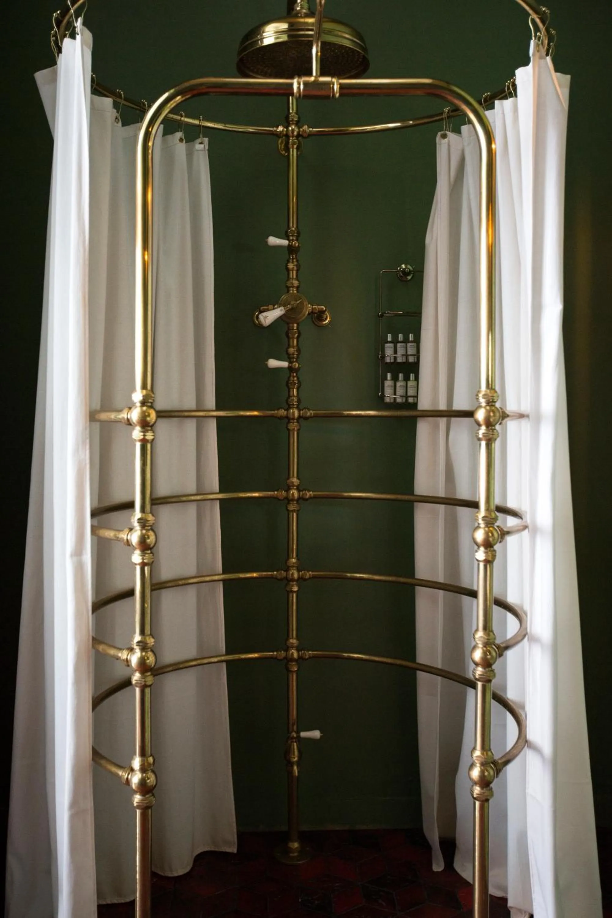 Shower in Stamba Hotel