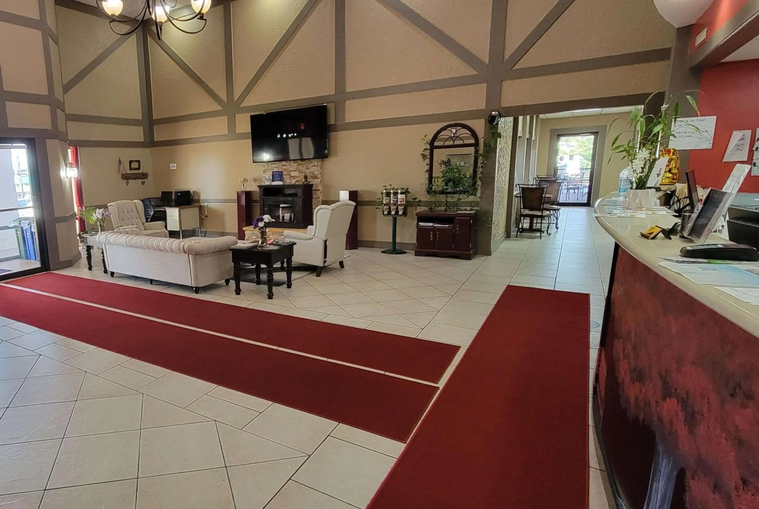 Lobby or reception in Ramada by Wyndham Mountain Home