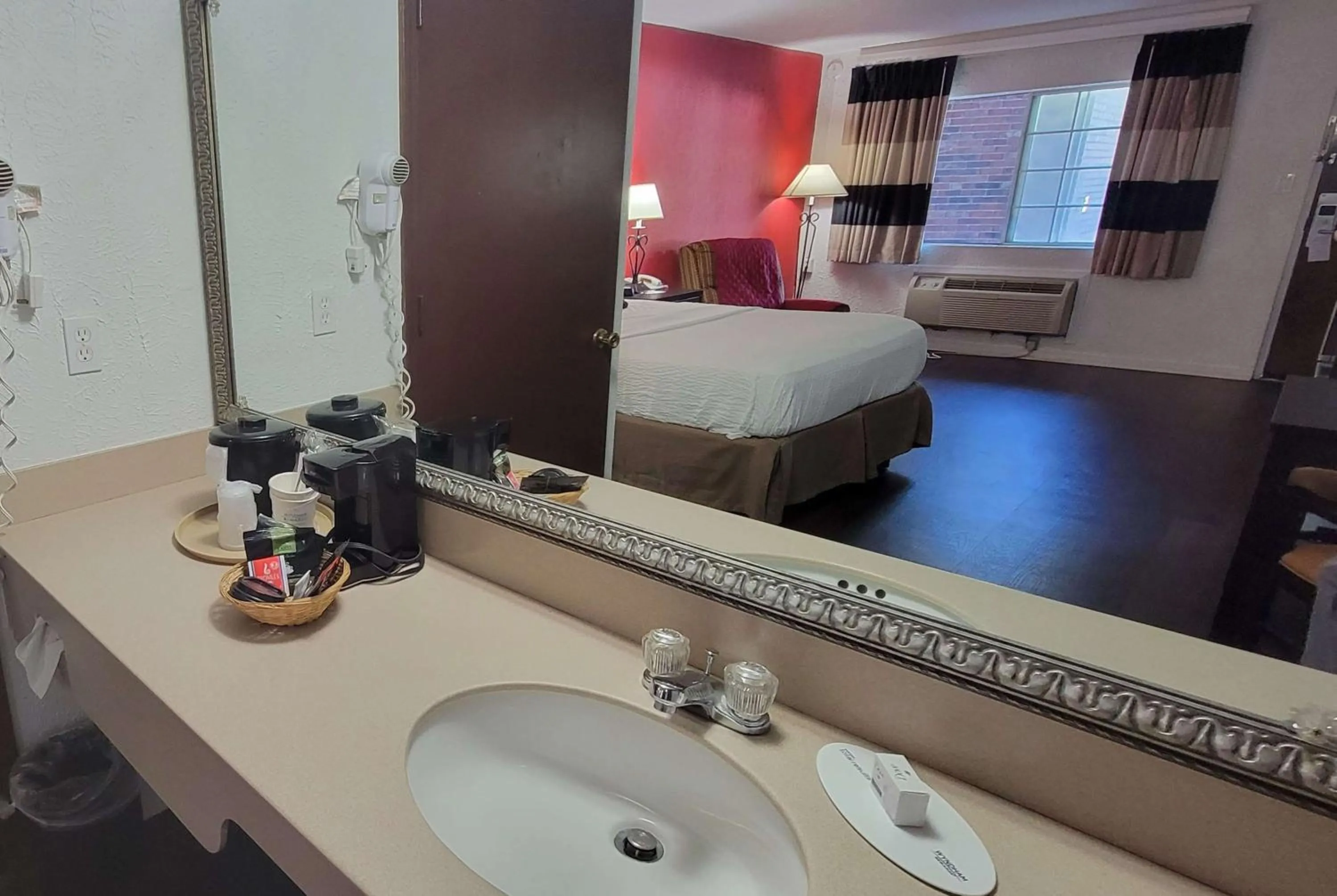 TV and multimedia, Bed in Ramada by Wyndham Mountain Home