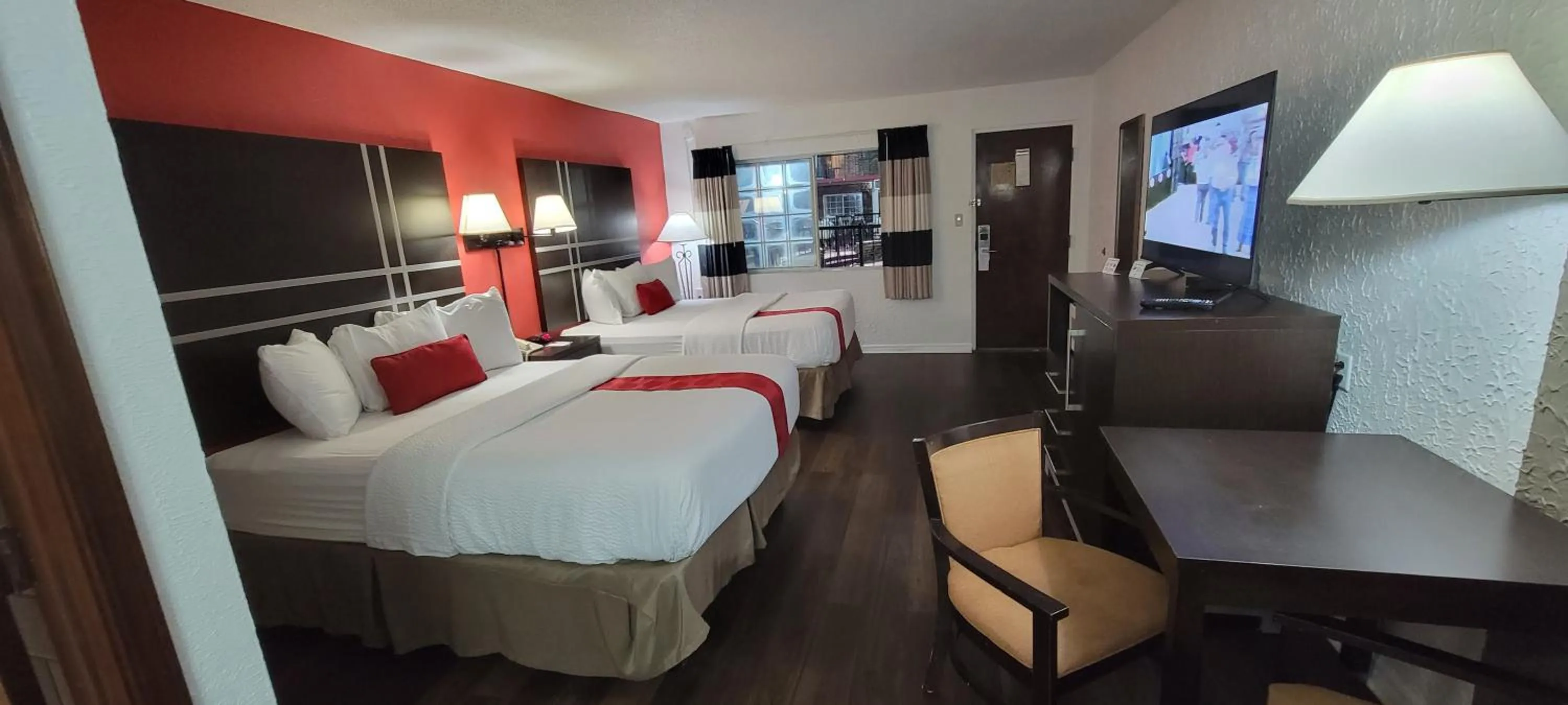 Toilet, Bed in Ramada by Wyndham Mountain Home