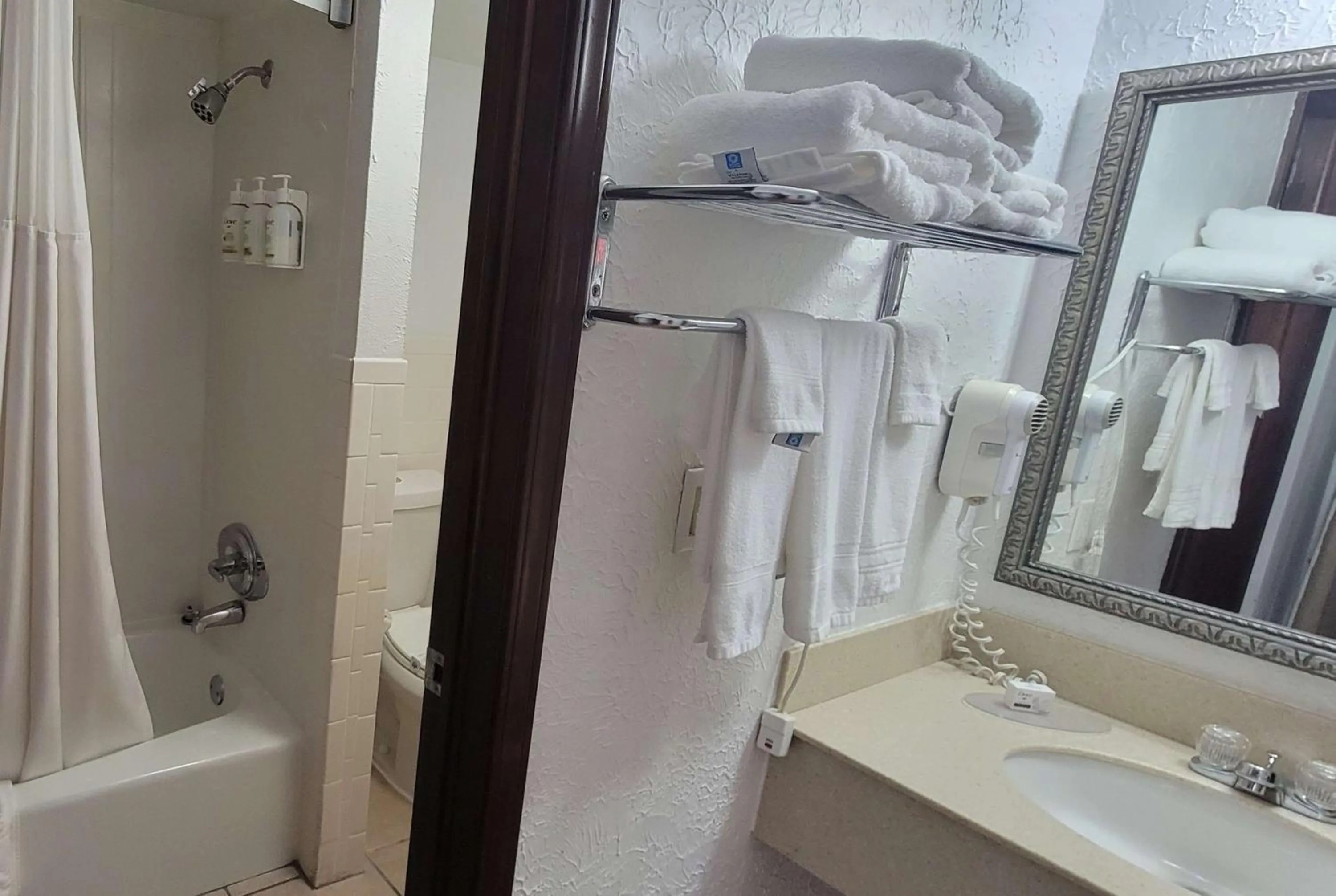 TV and multimedia in Ramada by Wyndham Mountain Home