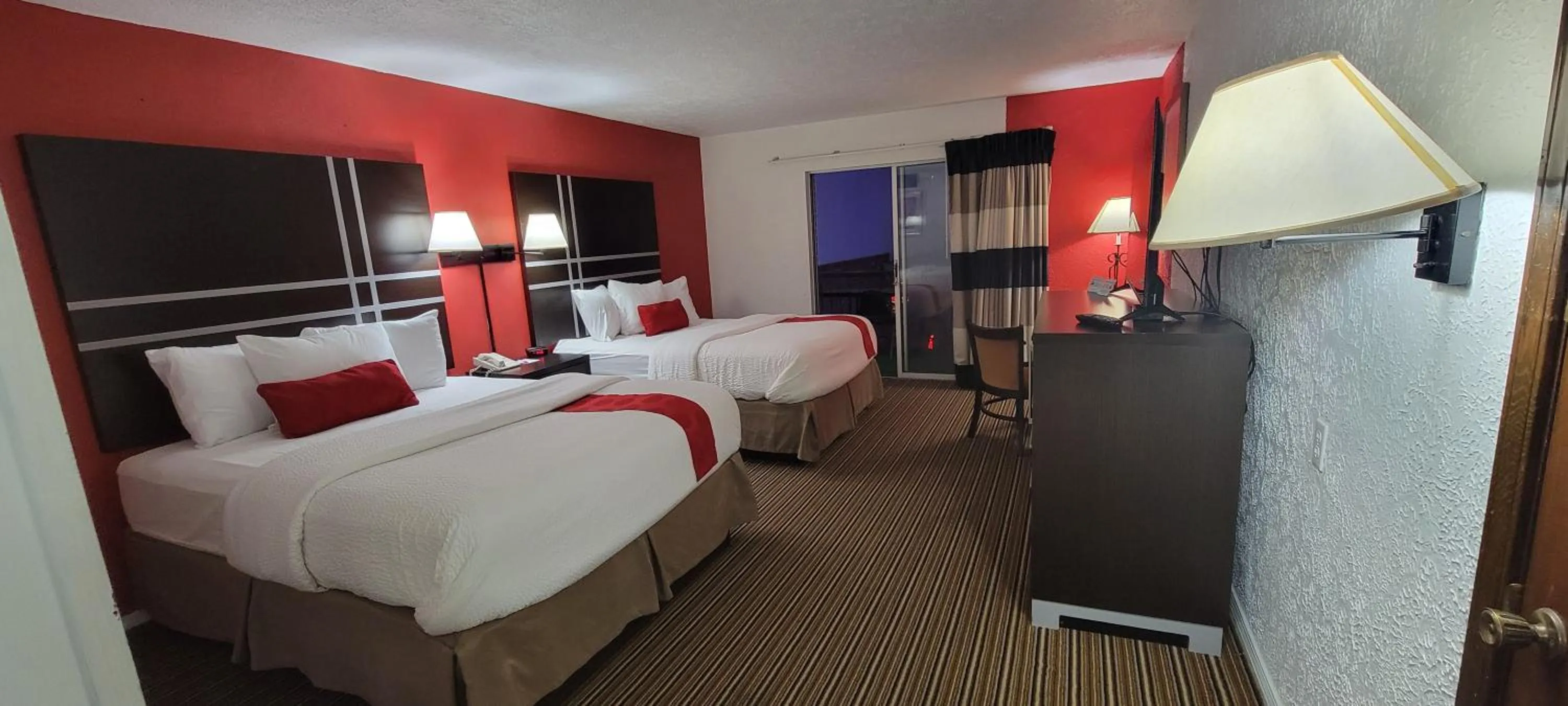 Toilet, Bed in Ramada by Wyndham Mountain Home