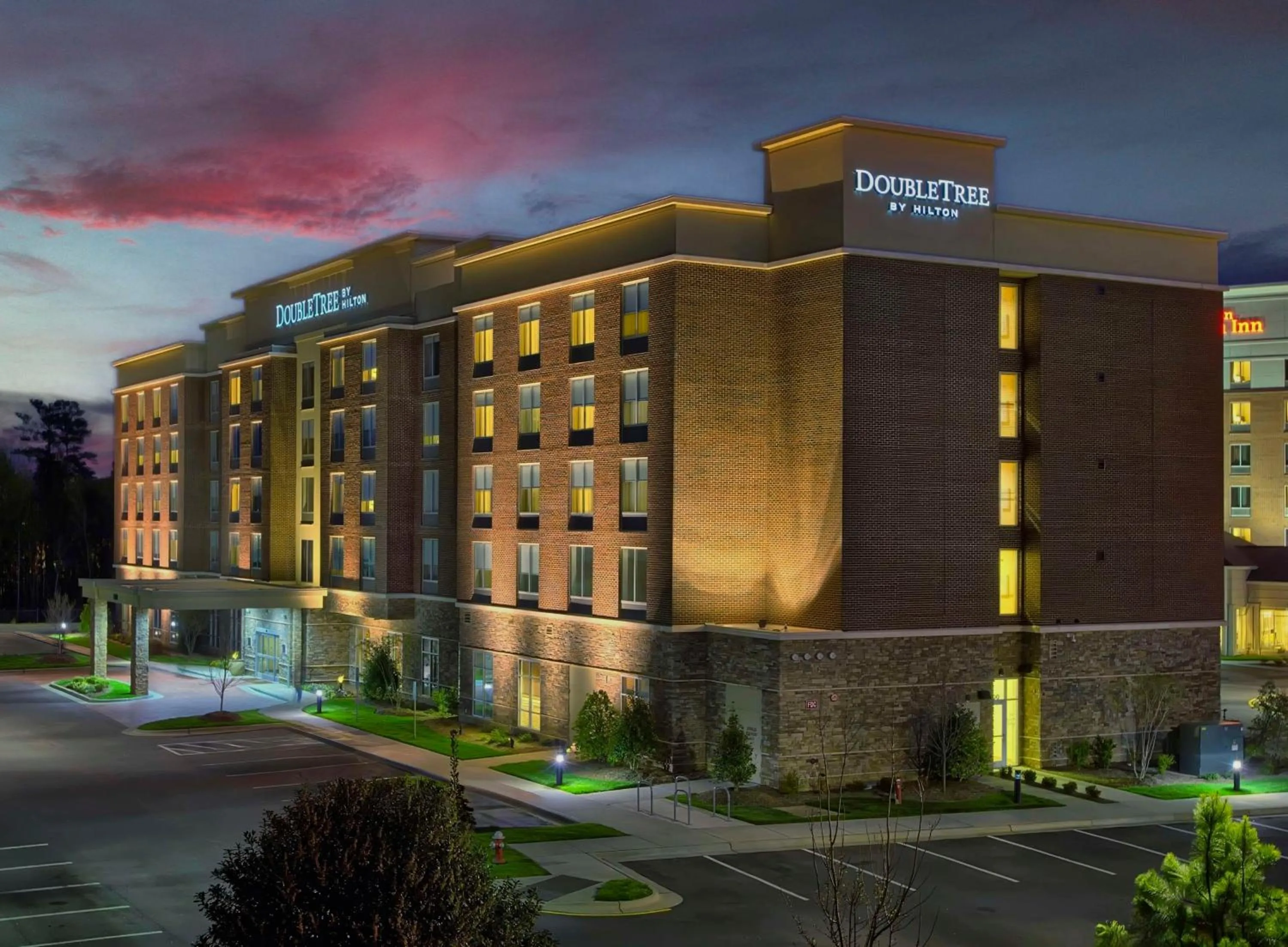 Property building in DoubleTree by Hilton Raleigh-Cary