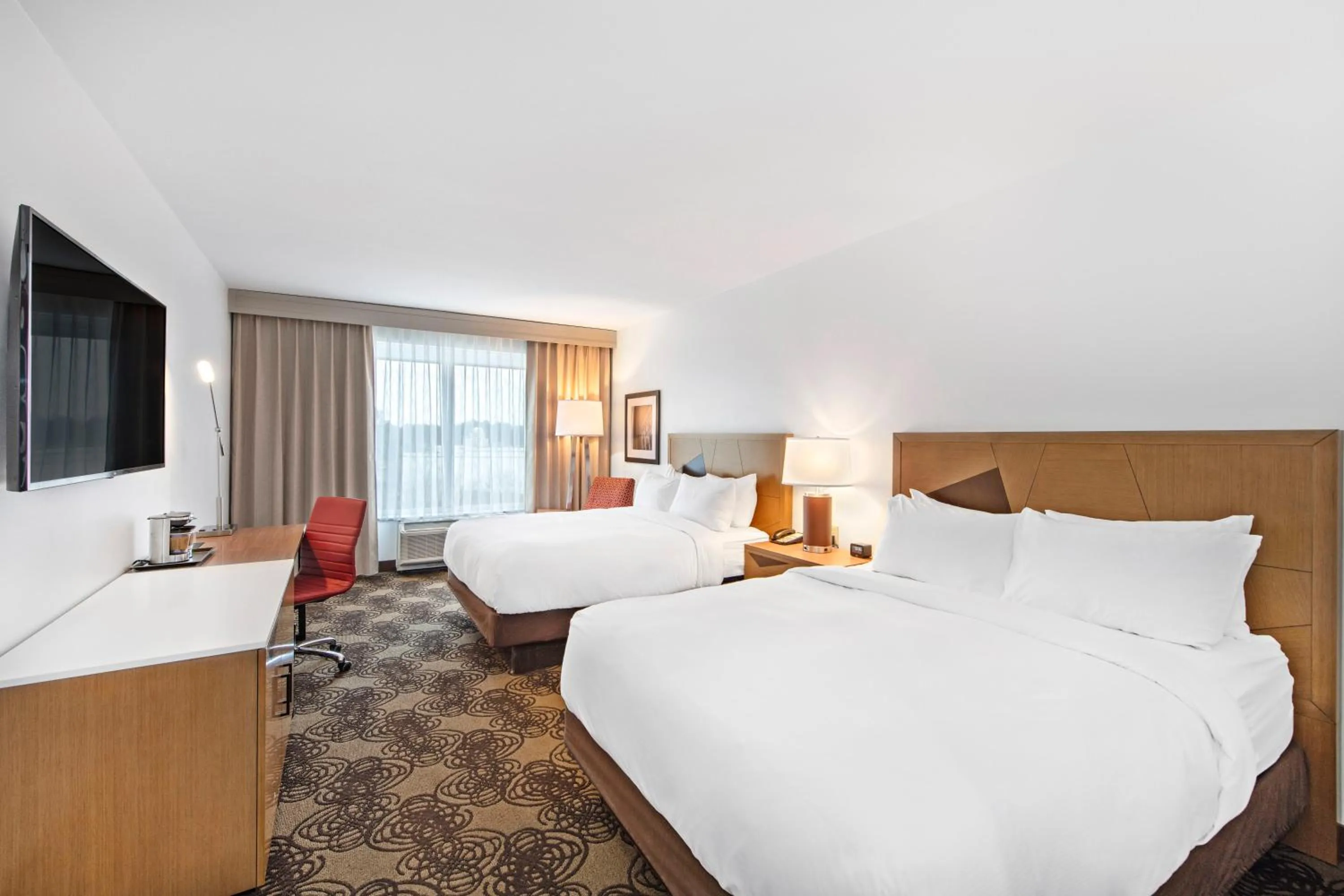 Bed in DoubleTree by Hilton Raleigh-Cary