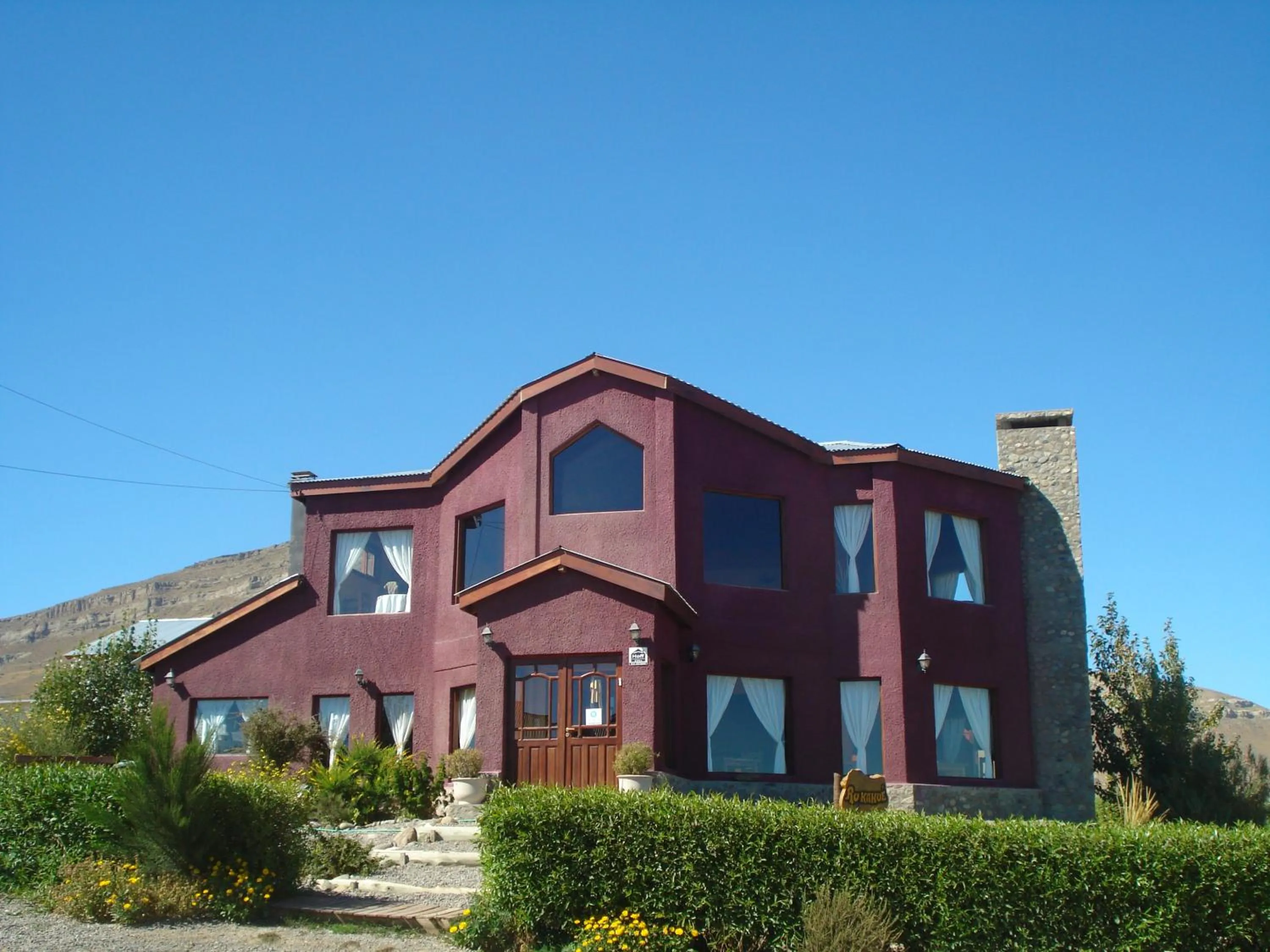 Facade/entrance in Hosteria Rukahué