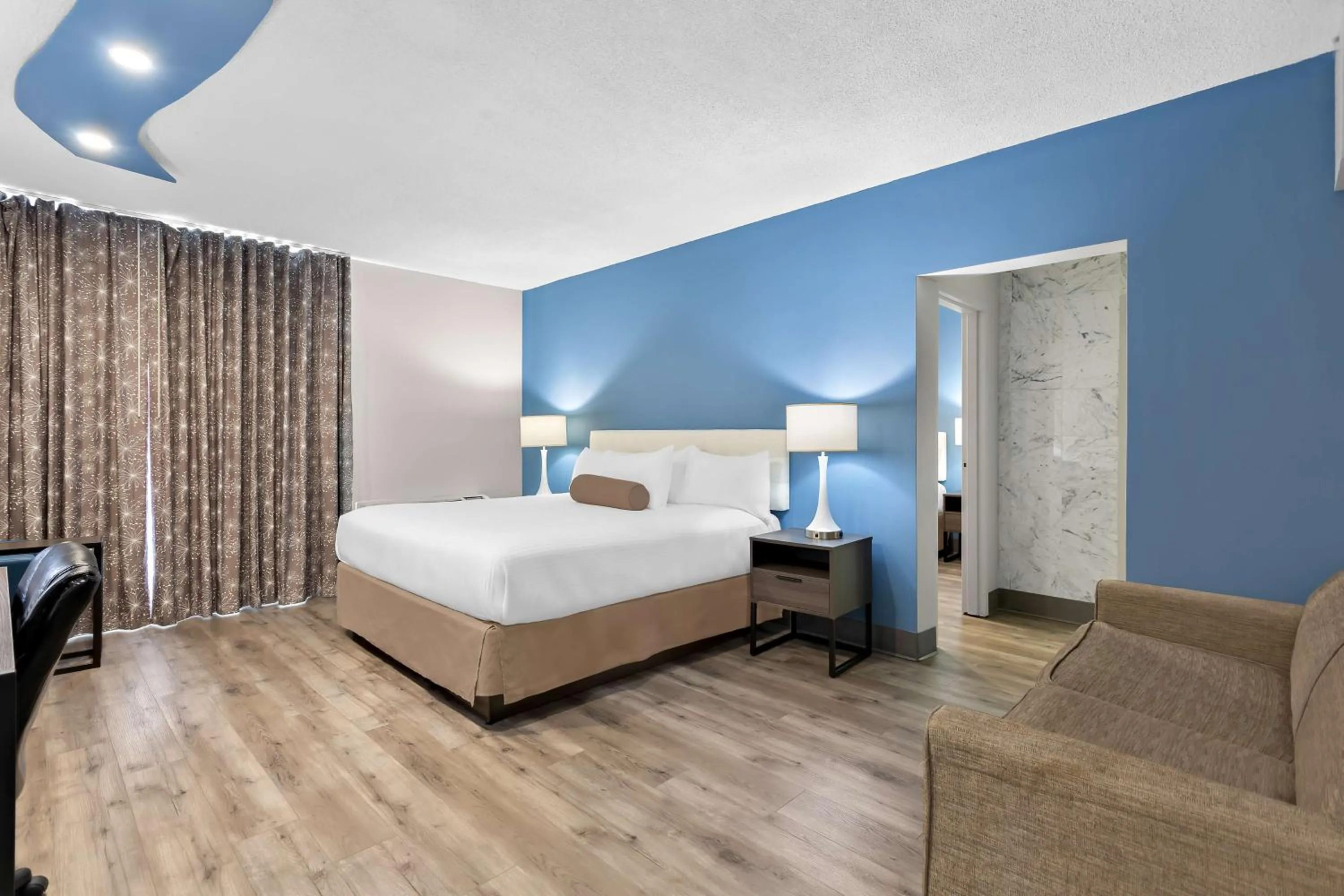 Bedroom, Bed in Howard Johnson Plaza by Wyndham Windsor