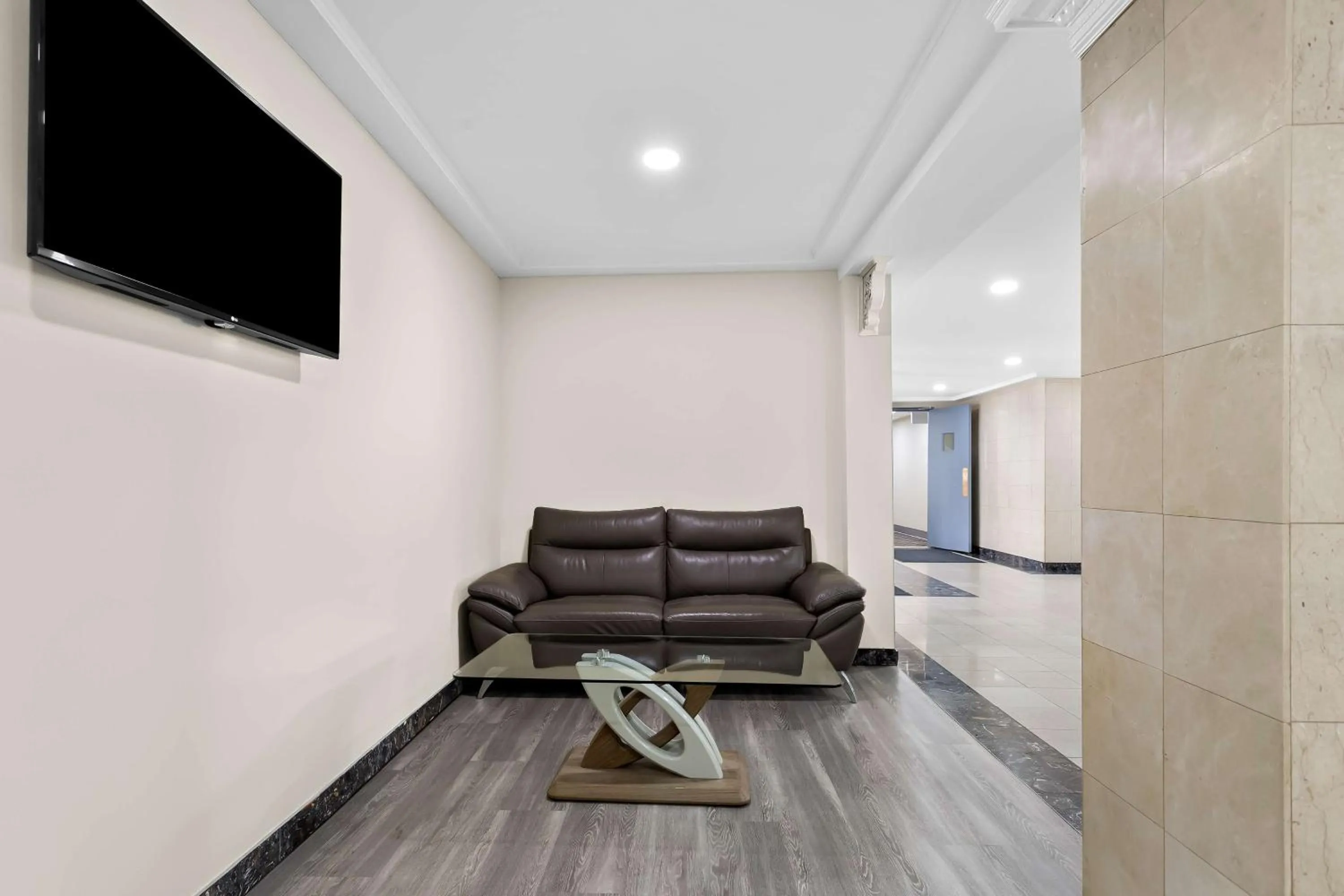 Lobby or reception in Howard Johnson Plaza by Wyndham Windsor