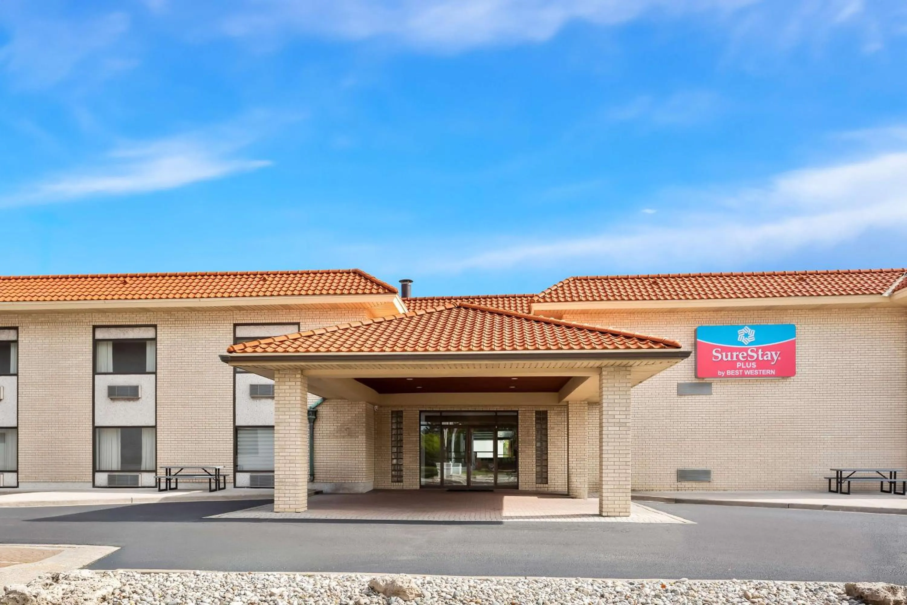 Property building in Howard Johnson Plaza by Wyndham Windsor