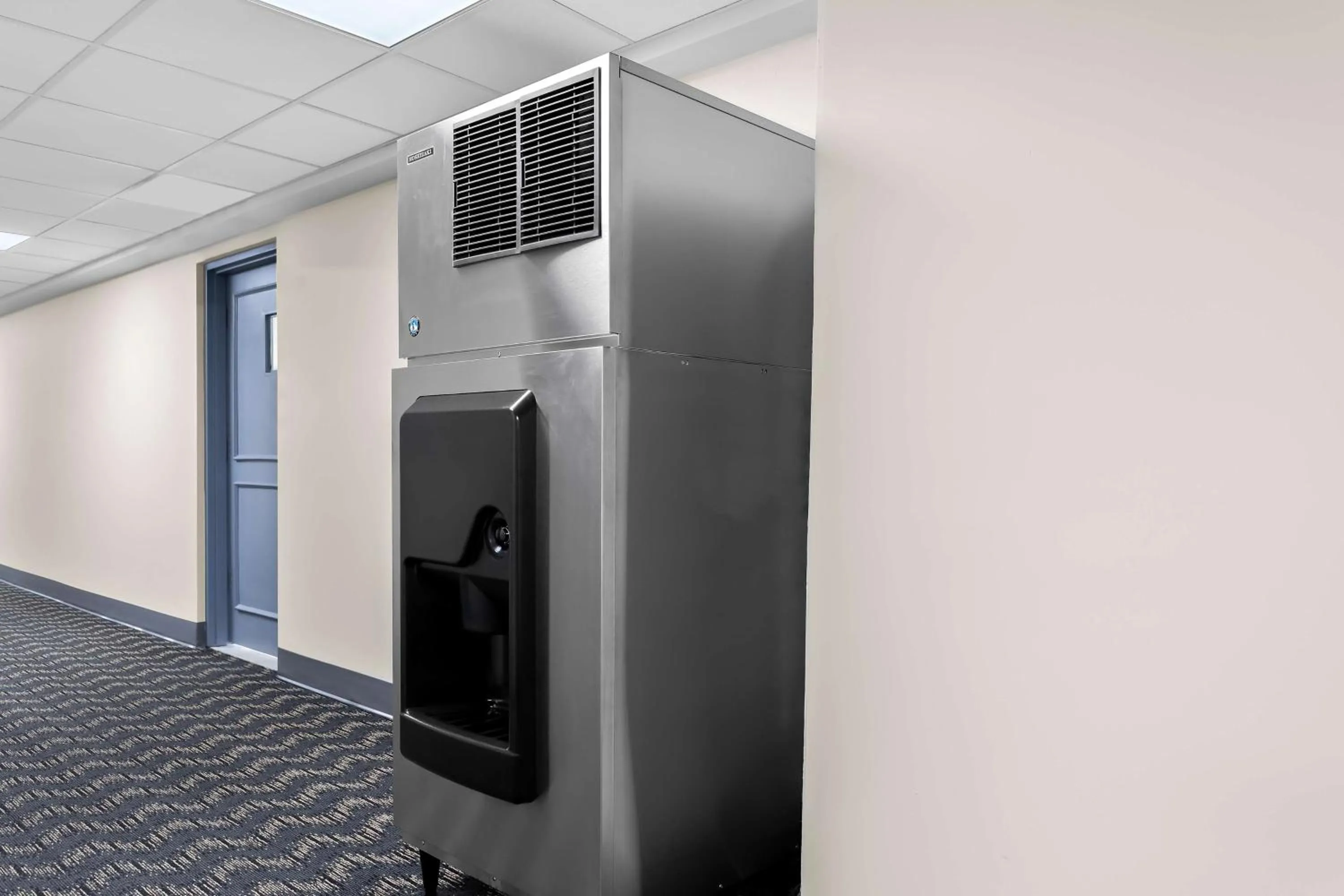 Property building in Howard Johnson Plaza by Wyndham Windsor