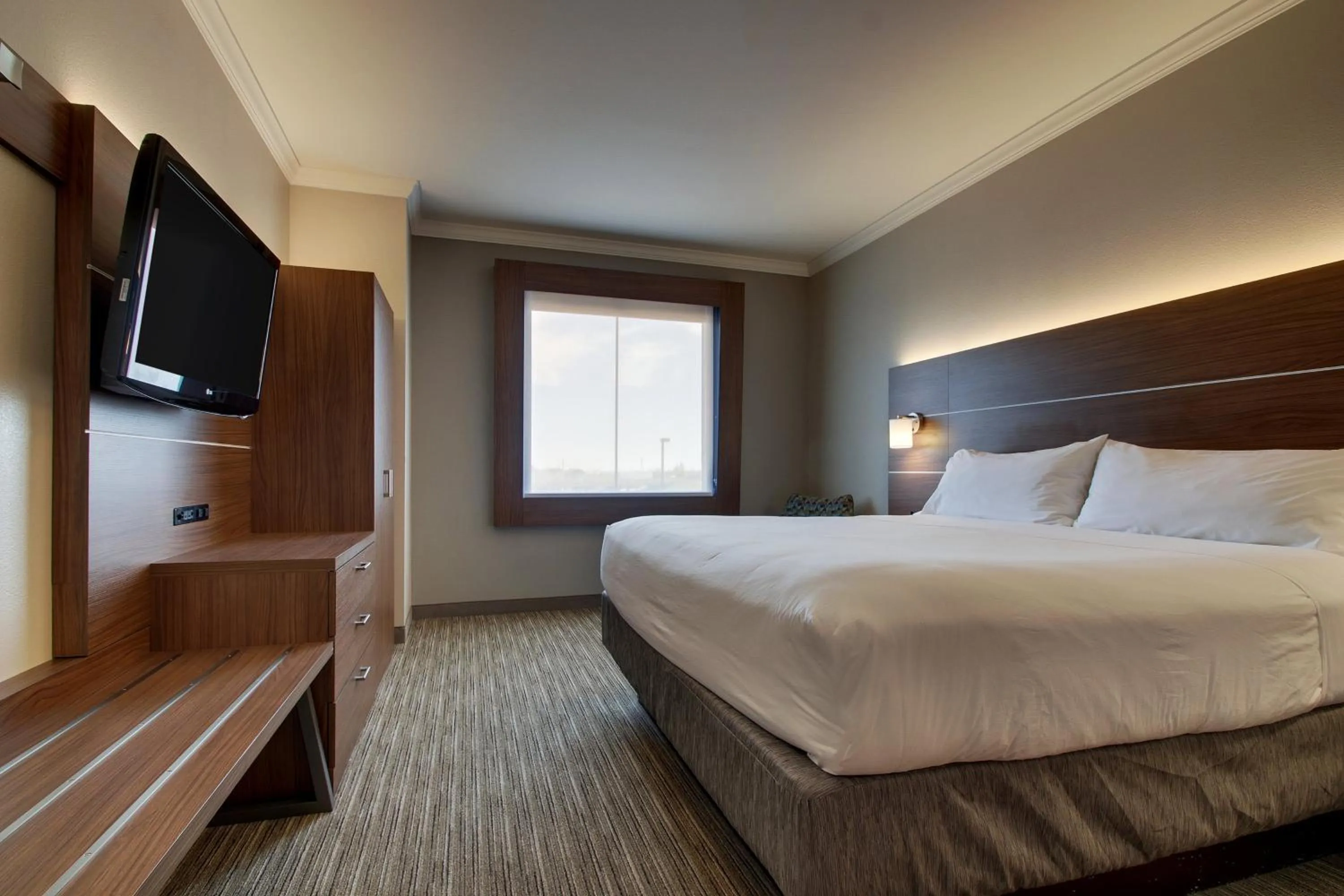 Photo of the whole room, Bed in Holiday Inn Express Vernon College Area Highway 287 by IHG