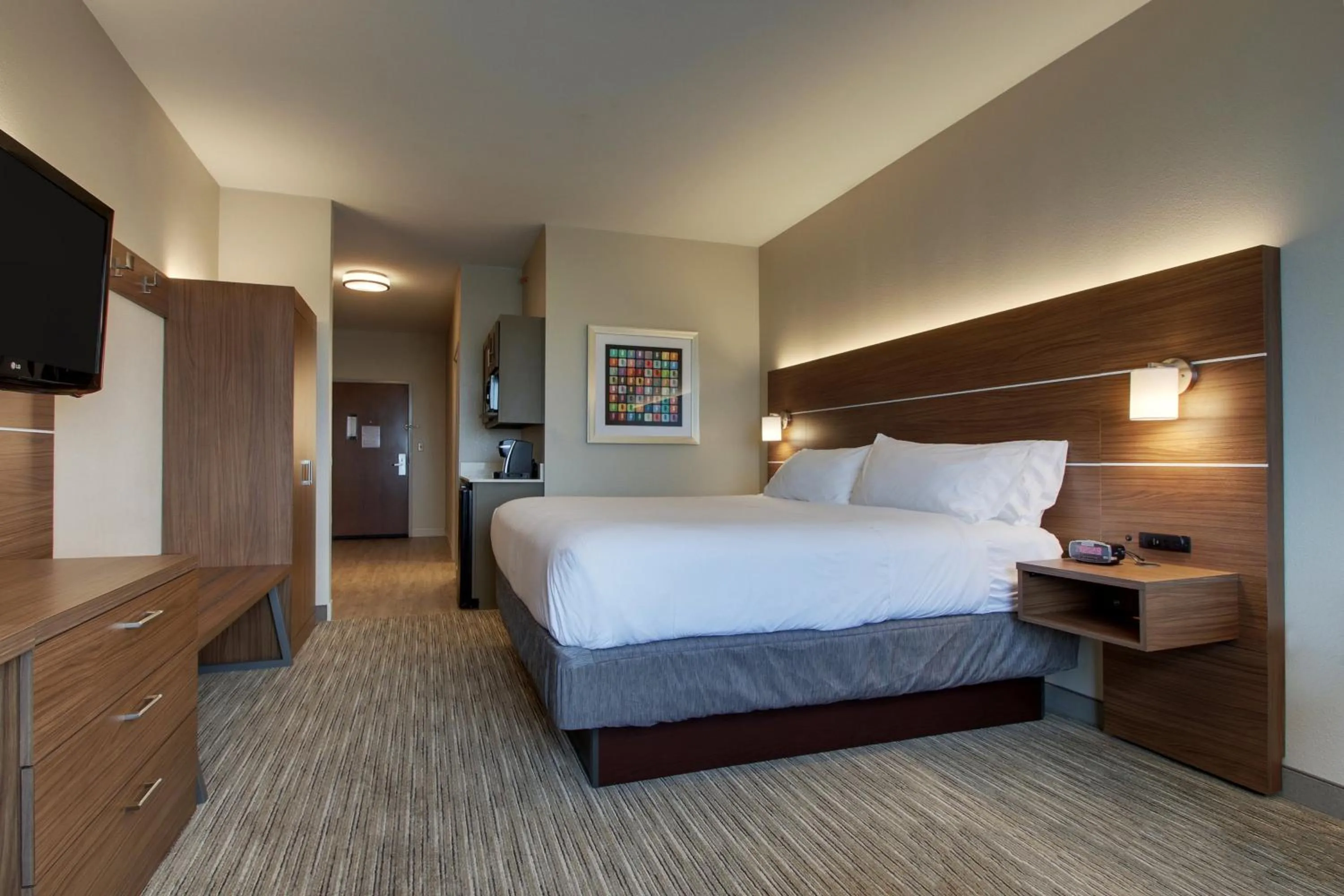 Photo of the whole room, Bed in Holiday Inn Express Vernon College Area Highway 287 by IHG