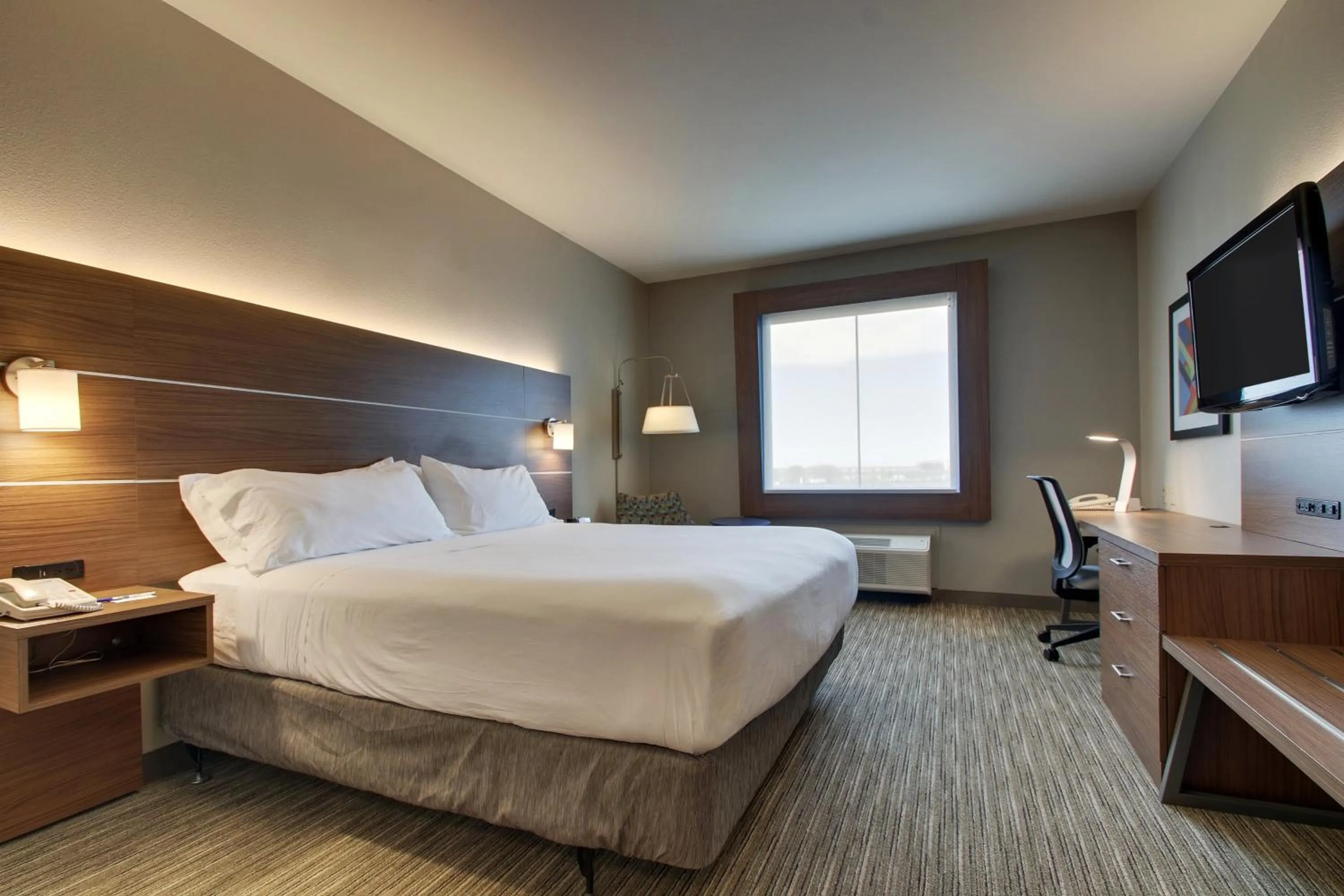 Photo of the whole room, Bed in Holiday Inn Express Vernon College Area Highway 287 by IHG