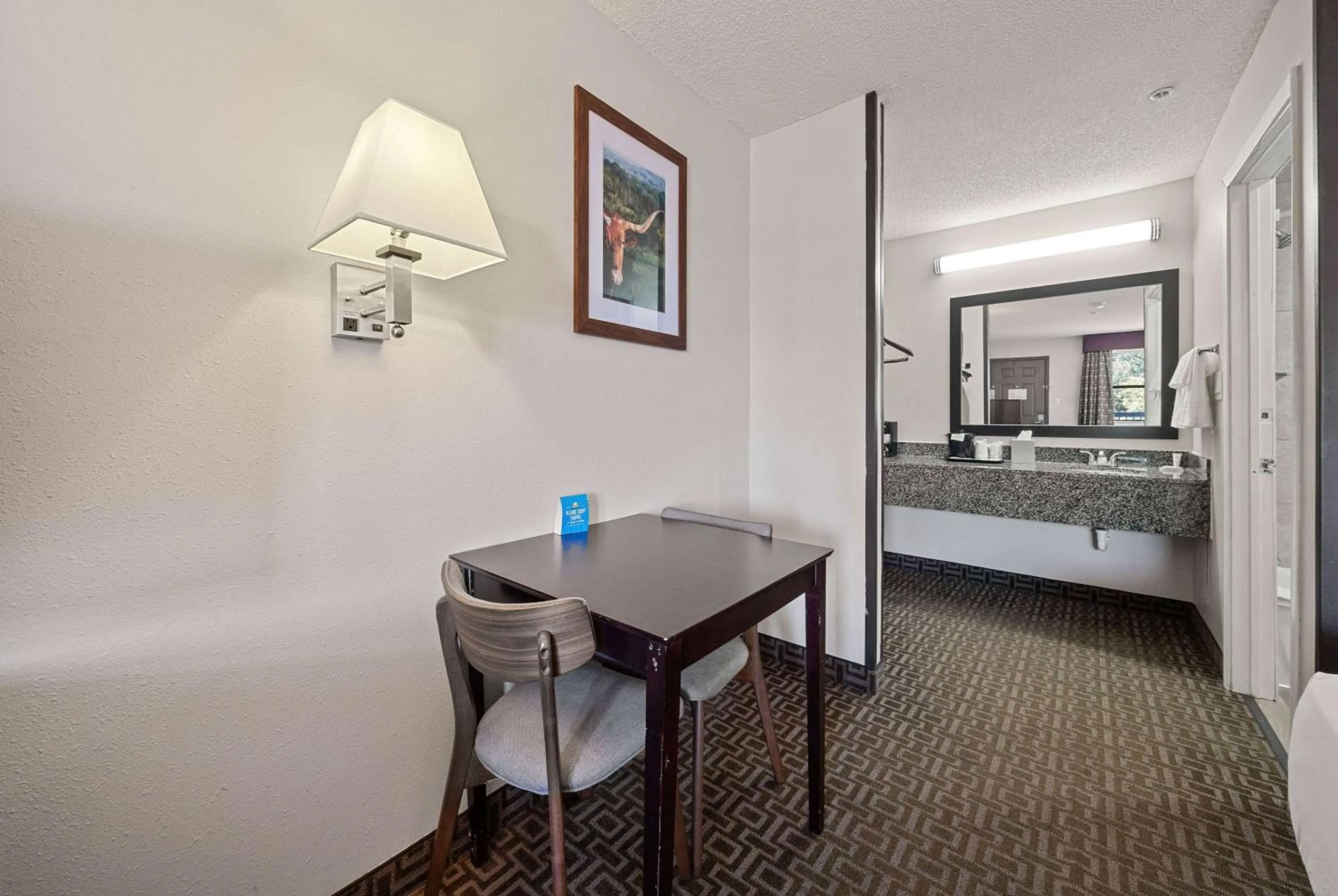 Photo of the whole room, Bed in Best Western Round Rock