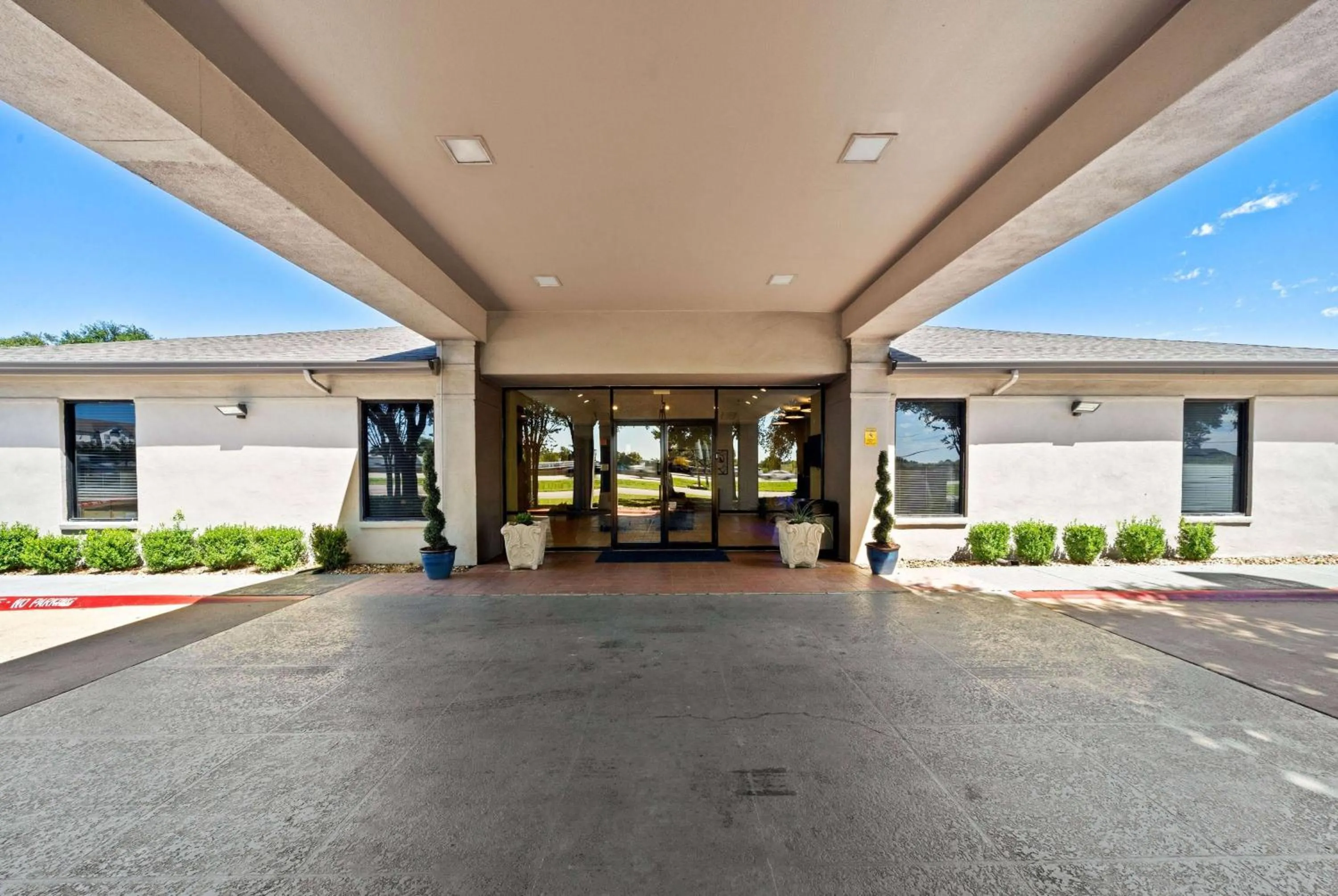 Property building in Best Western Round Rock
