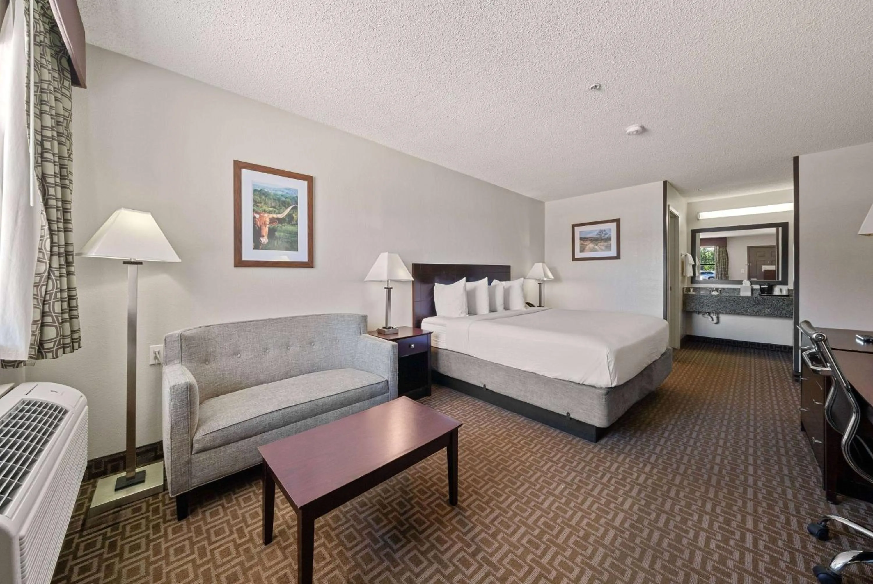 Photo of the whole room, Bed in Best Western Round Rock