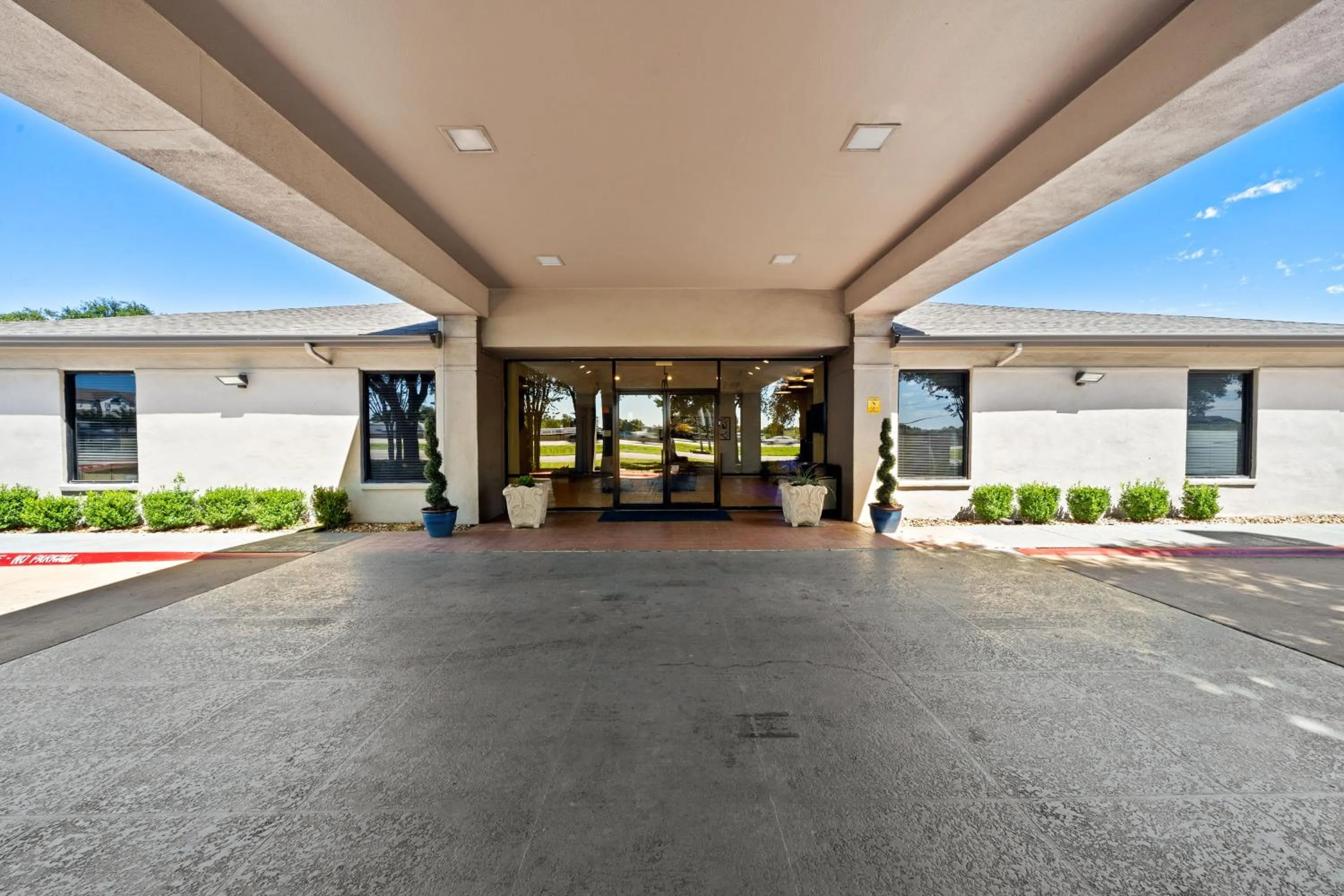 Property building in Best Western Round Rock