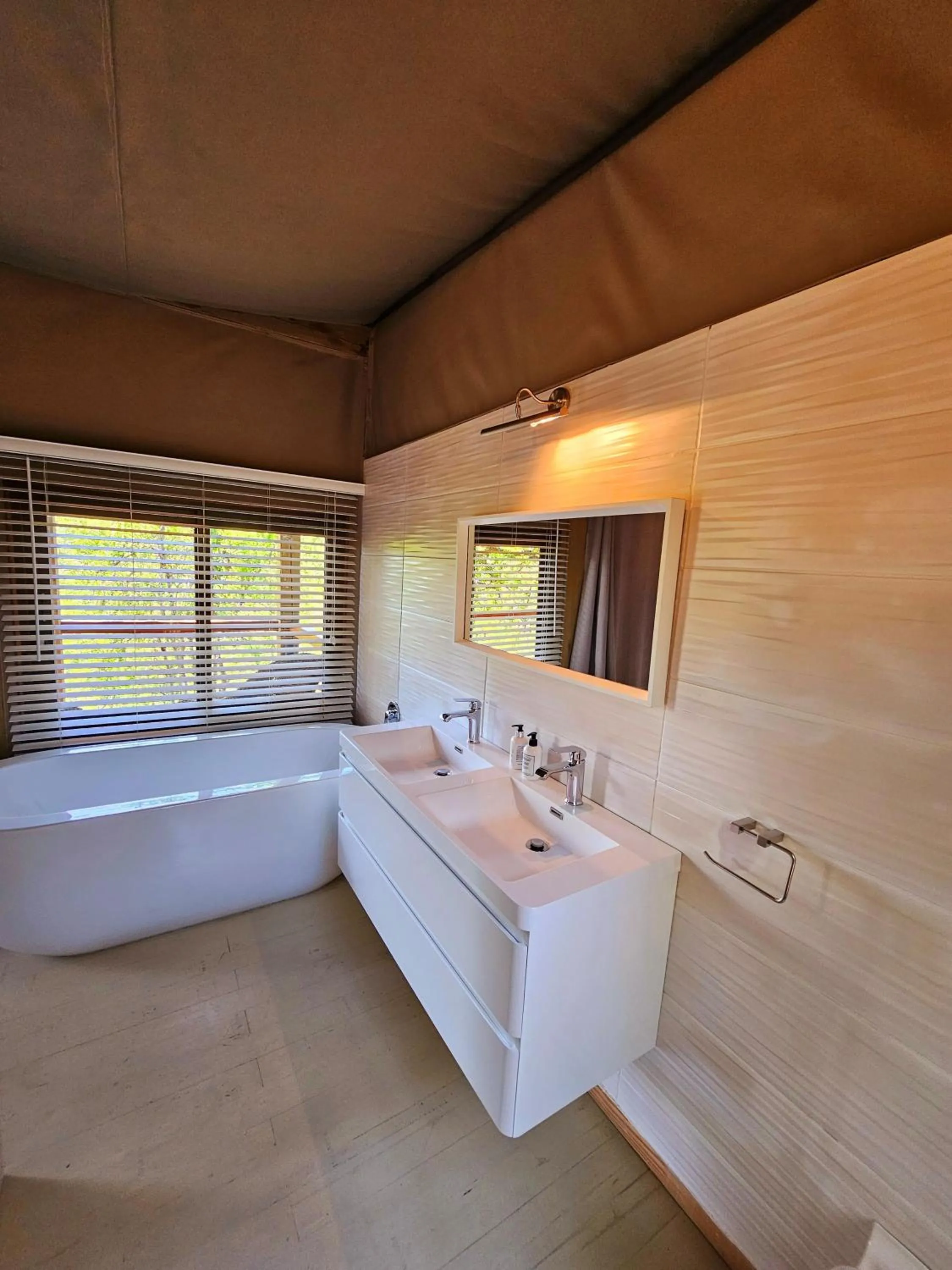 Bathroom in Kingfisher Creek Safari Lodge